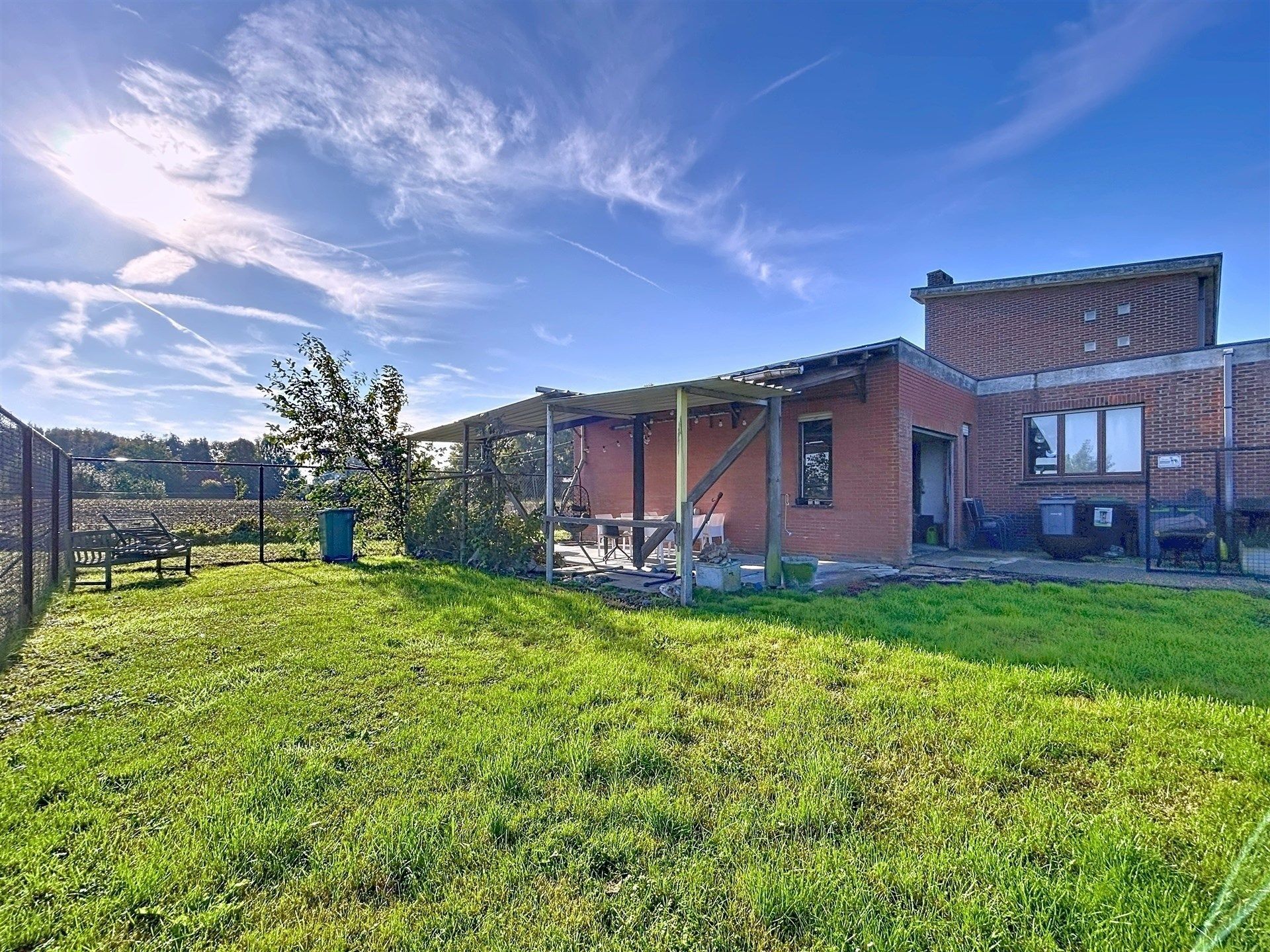 Charmante te renoveren woning op prachtig perceel van 1100m². foto 18