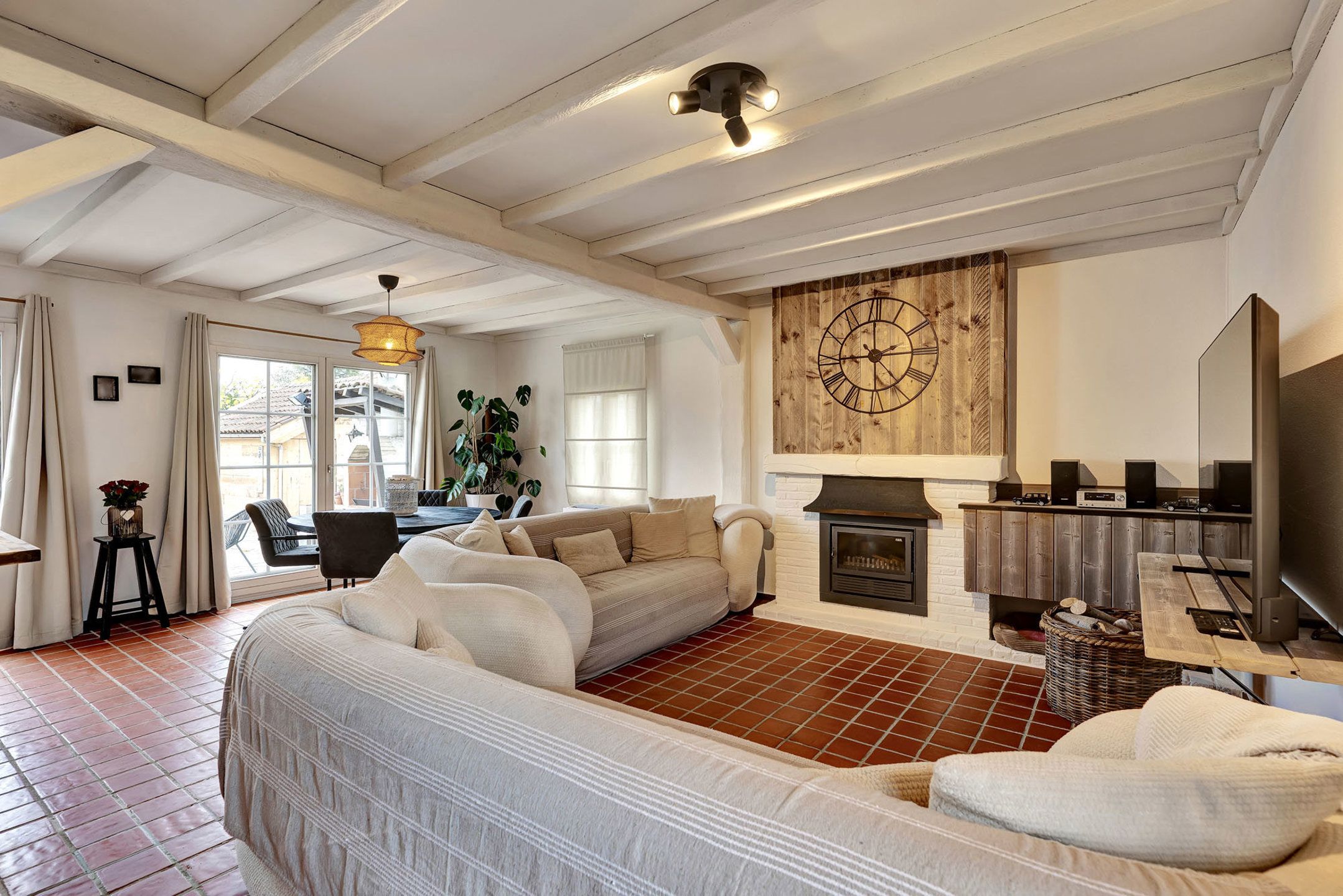 Gezellige instapklare woning op rustige locatie foto 2