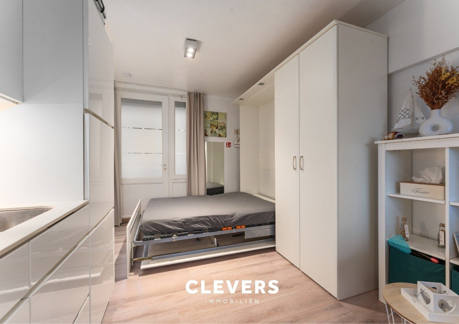 Moderne en lichtrijke gemeubelde studio met heerlijk terras foto 10