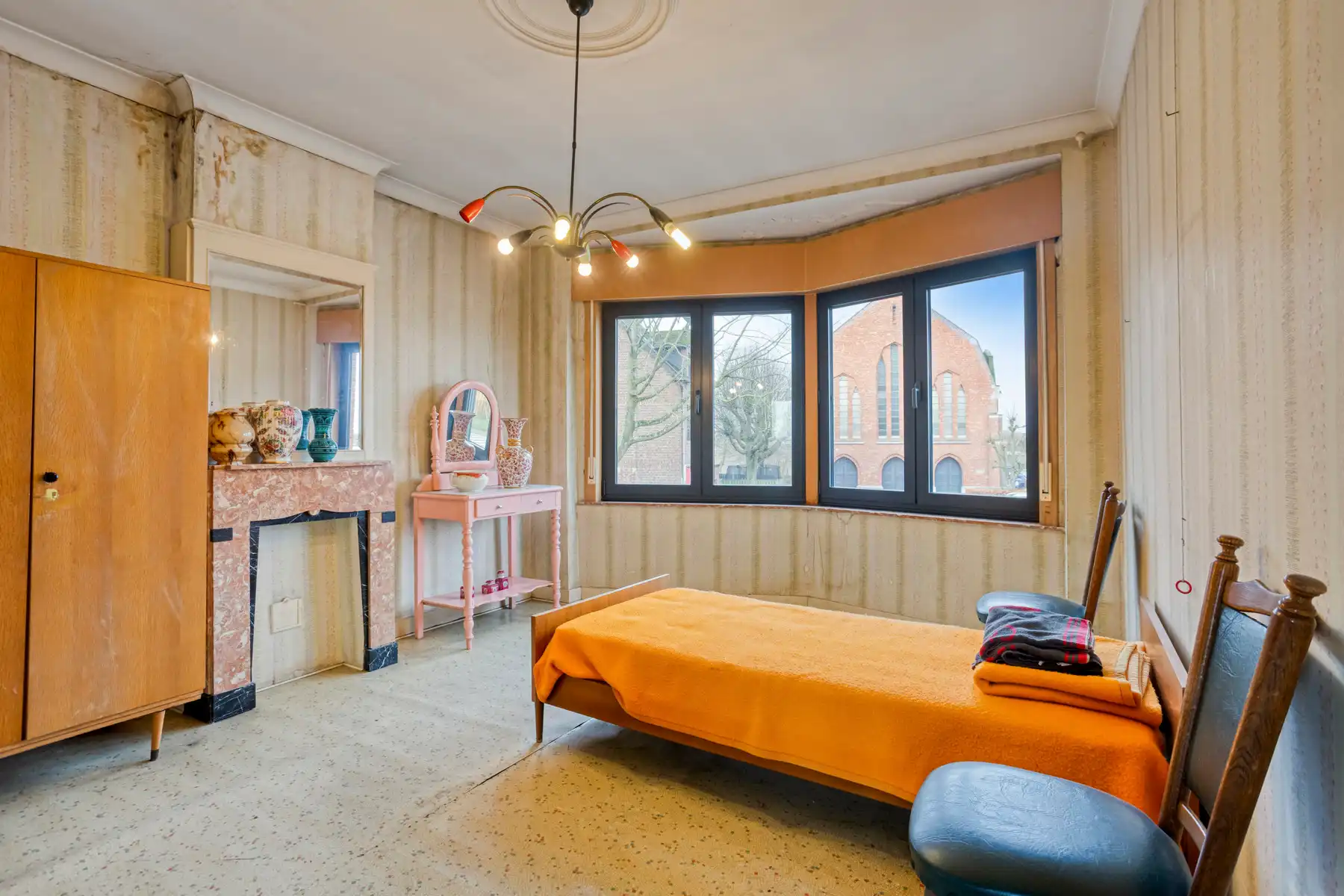 veelzijdig handelshuis met woonst en appartement foto 23