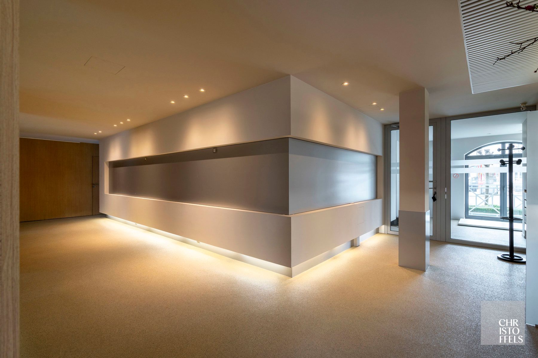 TE HUUR - Kantoorruimte (209m²) op toplocatie in Lanaken!  foto 4