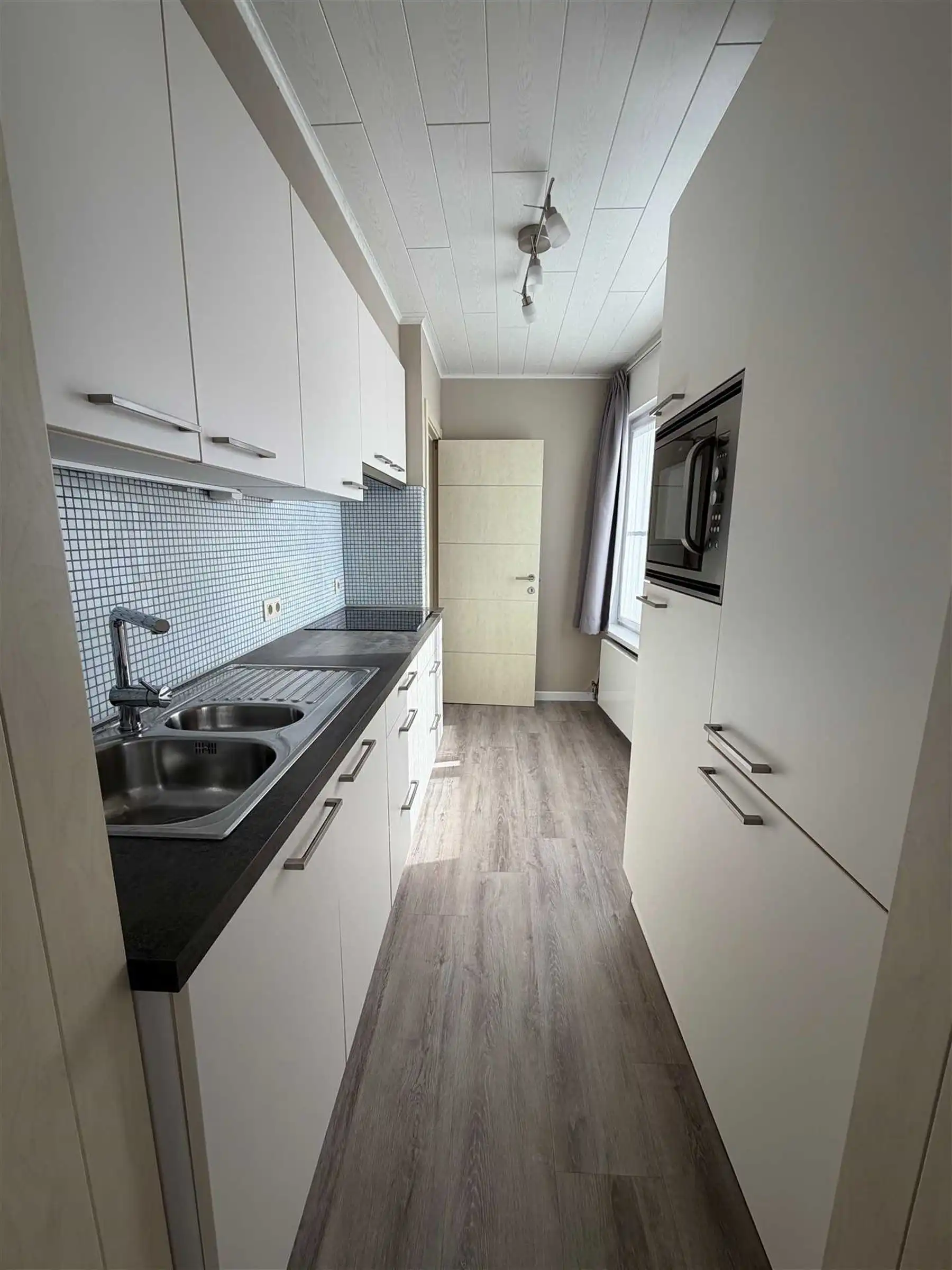 Gerenoveerd 2 slk app en kelder in rustige woonwijk. foto 5