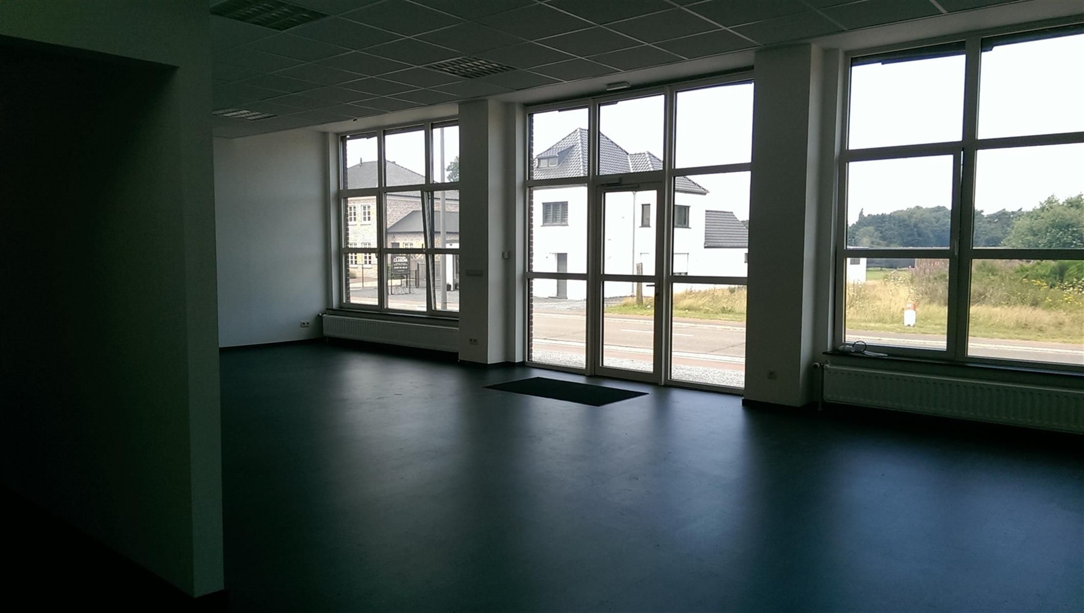 Verzorgde handelsruimte met parkeergelegenheid foto 11