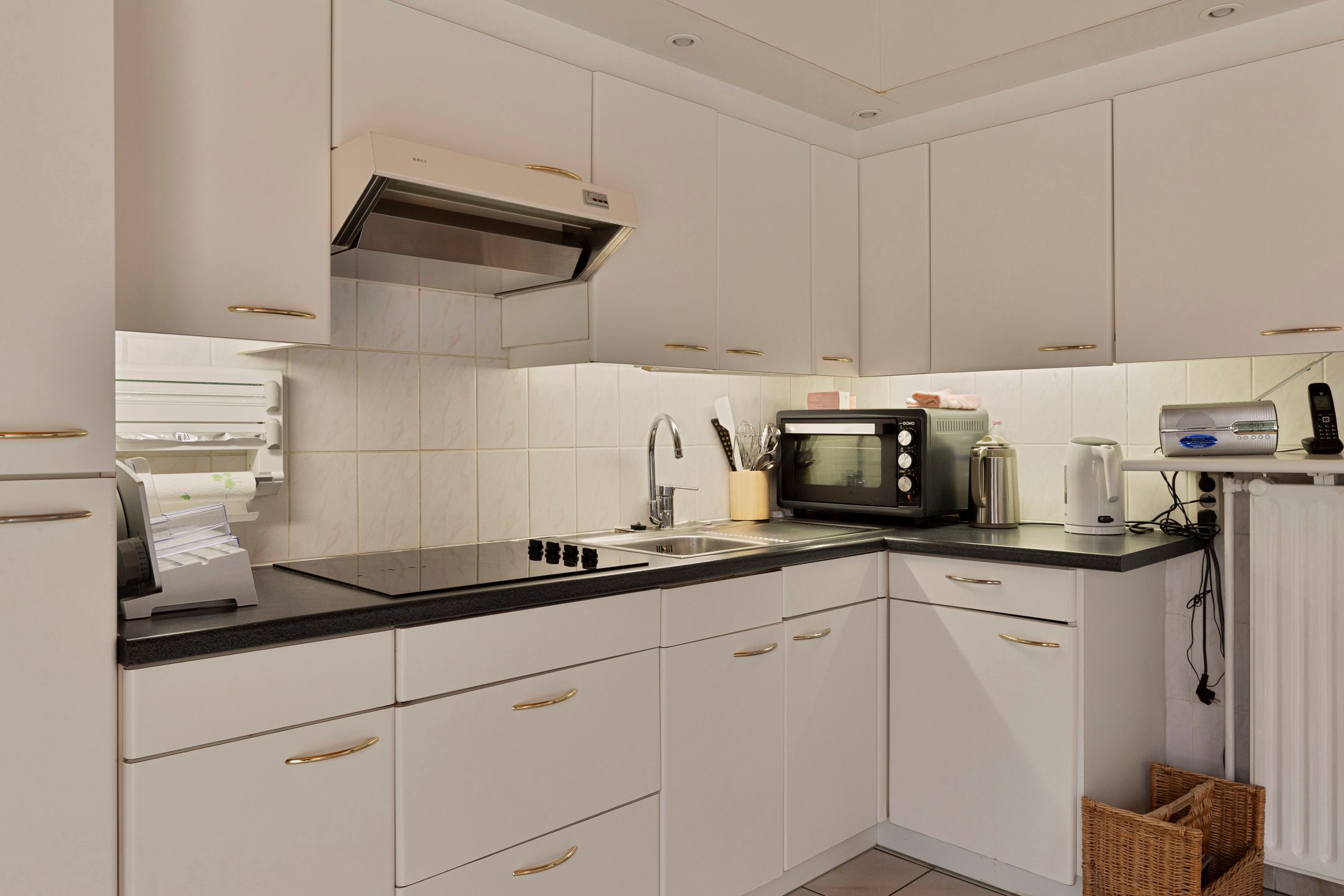Te renoveren woning met grote garage/werkplaats op 941m² foto 8