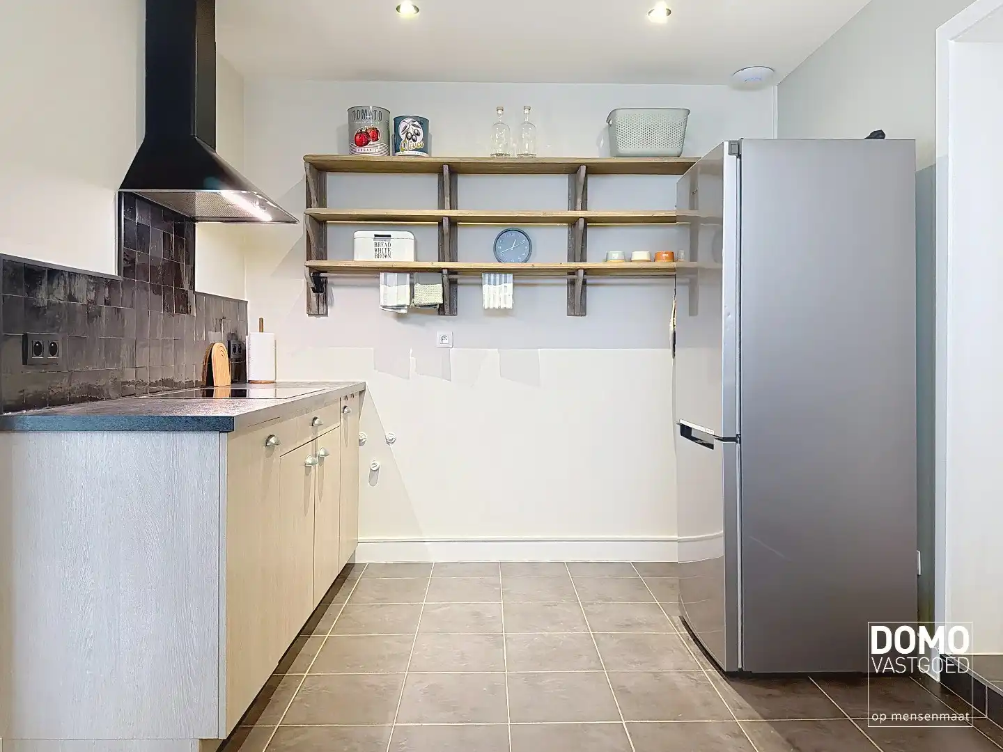 VOLLEDIG GEMEUBELDE 1 SLAAPKAMER STUDIO TE HASSELT (Stokrooie) foto 9