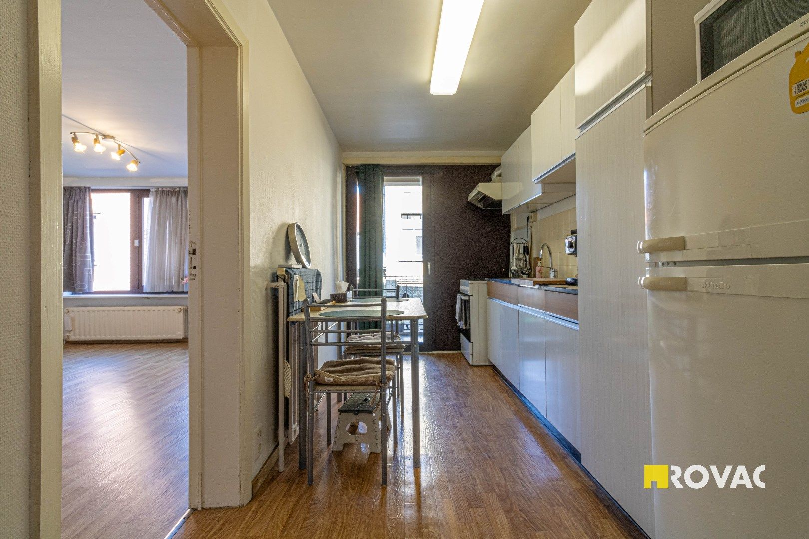 Zeer verzorgd en centraal gelegen appartement op 1ste verdieping met bijhorende autostandplaats foto 7