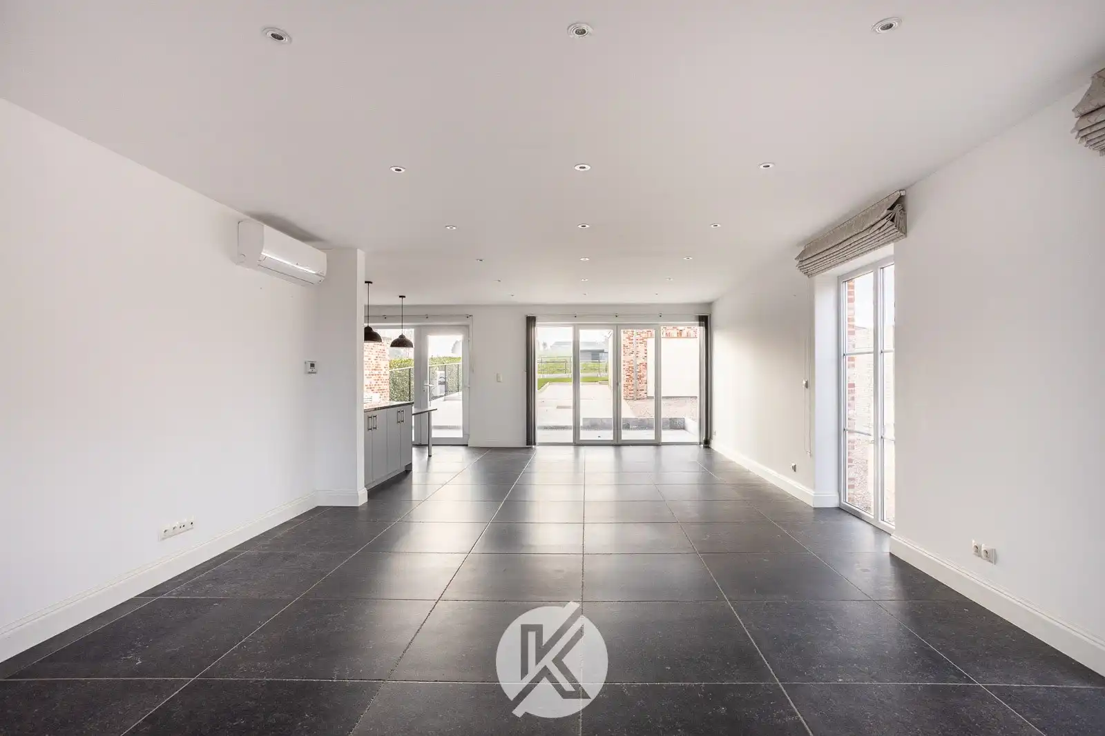 Halfopen gezinswoning in landelijke stijl foto 5