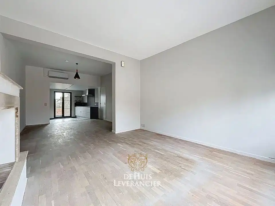 Stijlvol gerenoveerd energiezuinig duplex-appartement (3 slaapkamers – 137 m²) met tuin foto 3