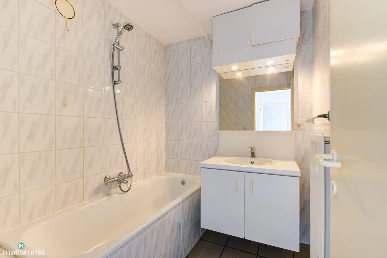 APPARTEMENT MET TWEE SLAAPKAMERS EN GARAGE IN HET CENTRUM VAN HOESELT foto 9