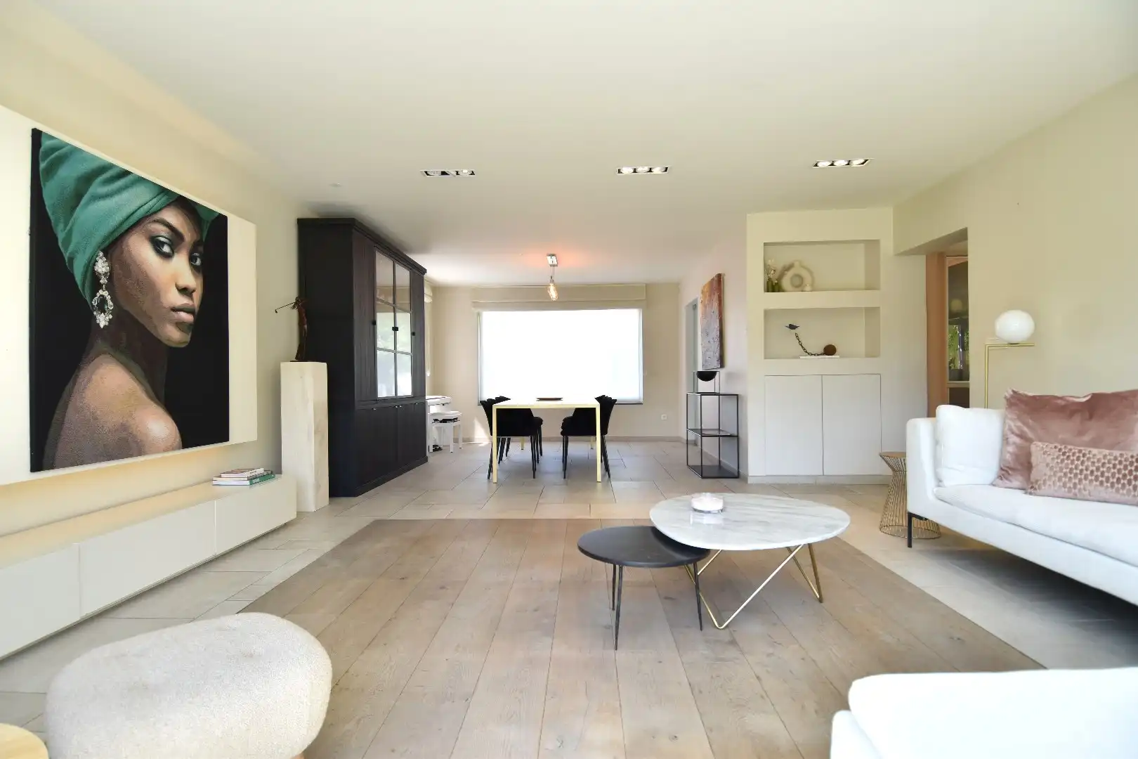 Villa met 4 slaapkamers, zwembad en mooie volumes te koop in Moorsele foto 18
