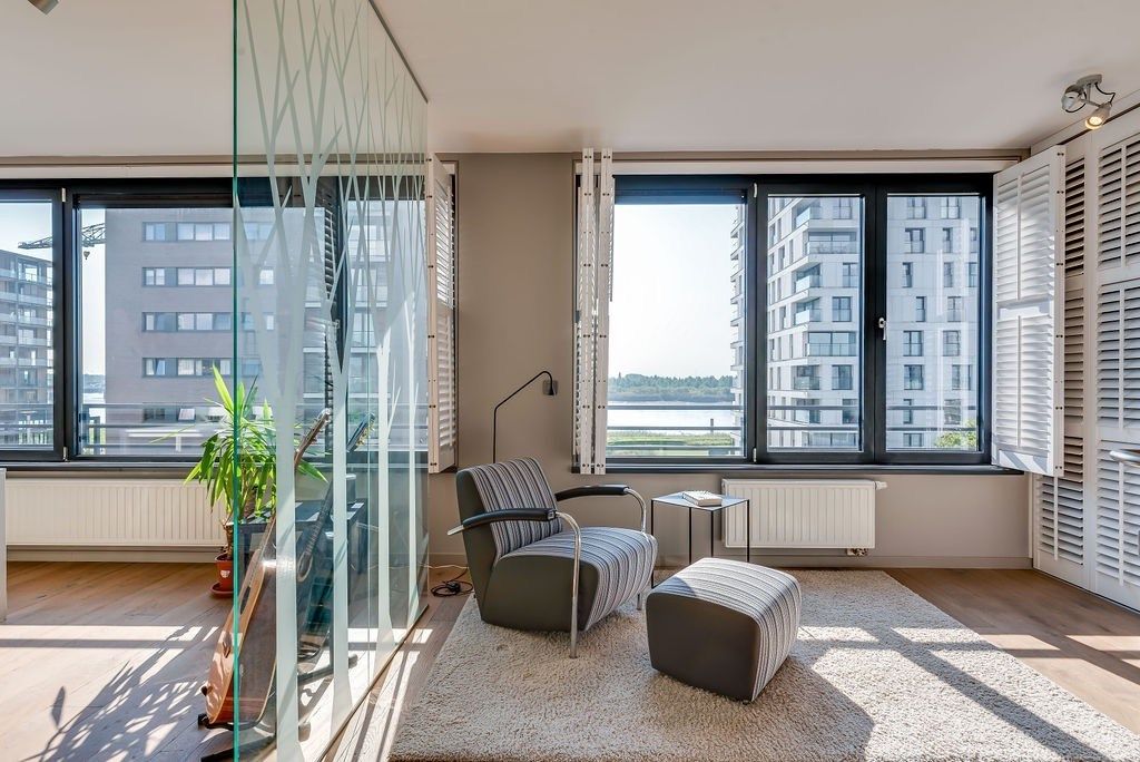 Penthouse met aparte bureelruimte en frontaal Scheldezicht foto 12