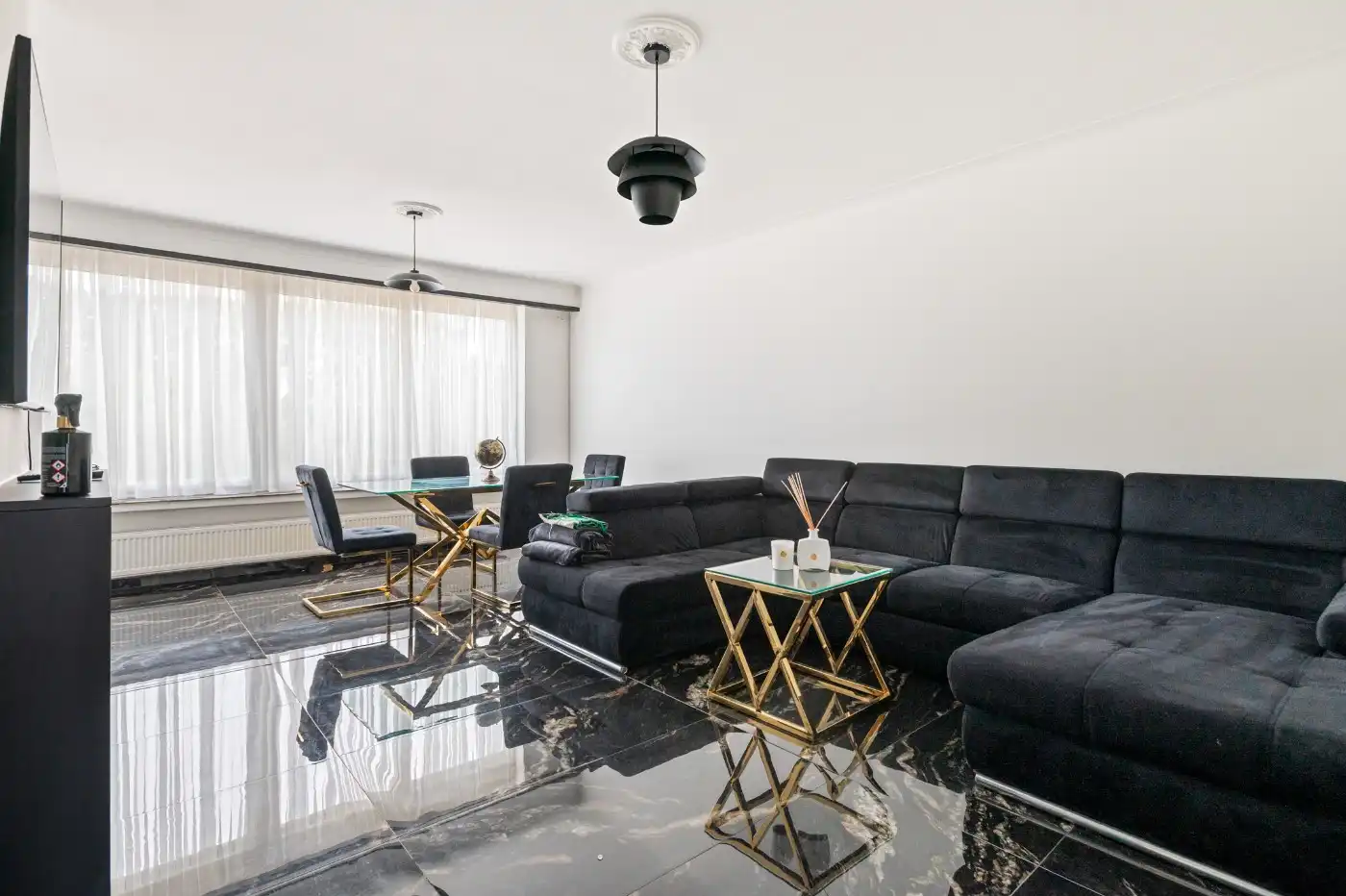 Tof, instapklaar app. op 3e verd. met 2 slpk., terrasje en garage foto 2