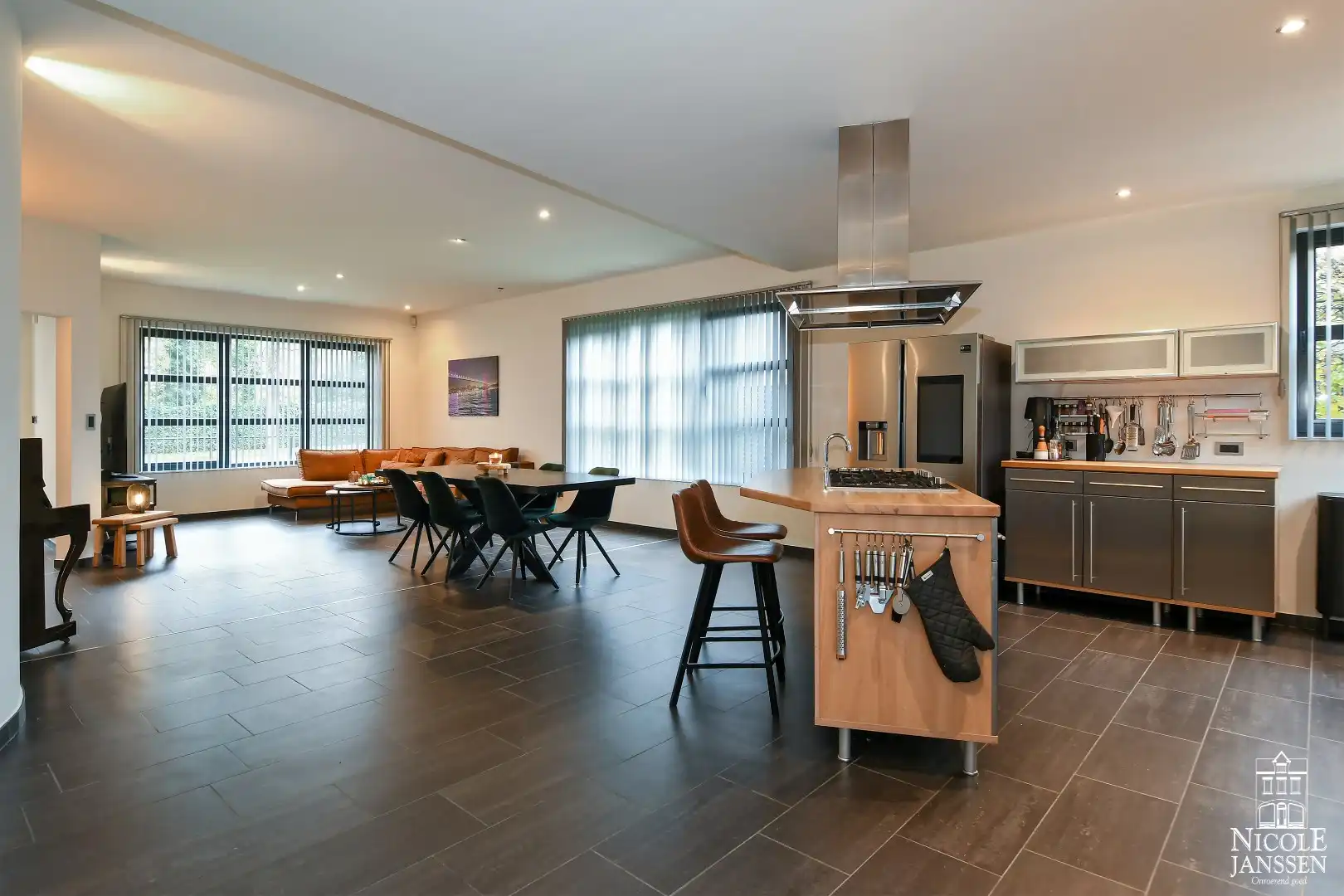 Moderne gezinswoning met bijzondere vormgeving foto 9