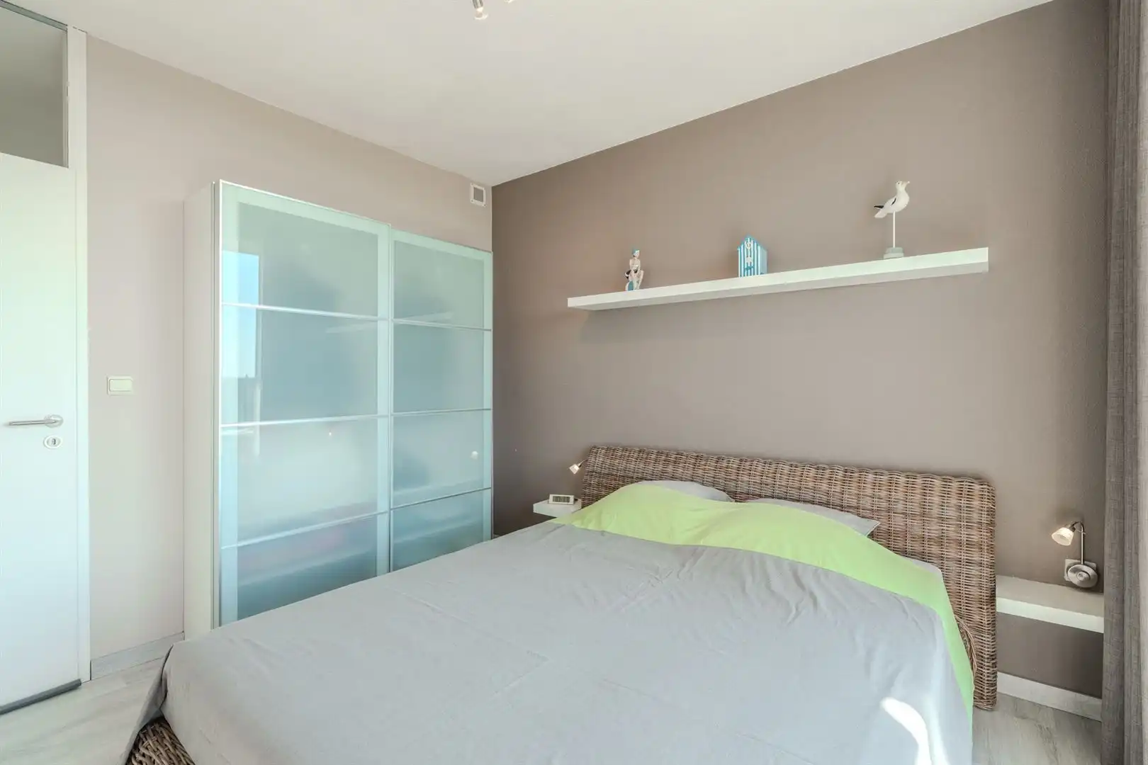 Ruim vernieuwd appartement zuidgericht met unieke zichten foto 13