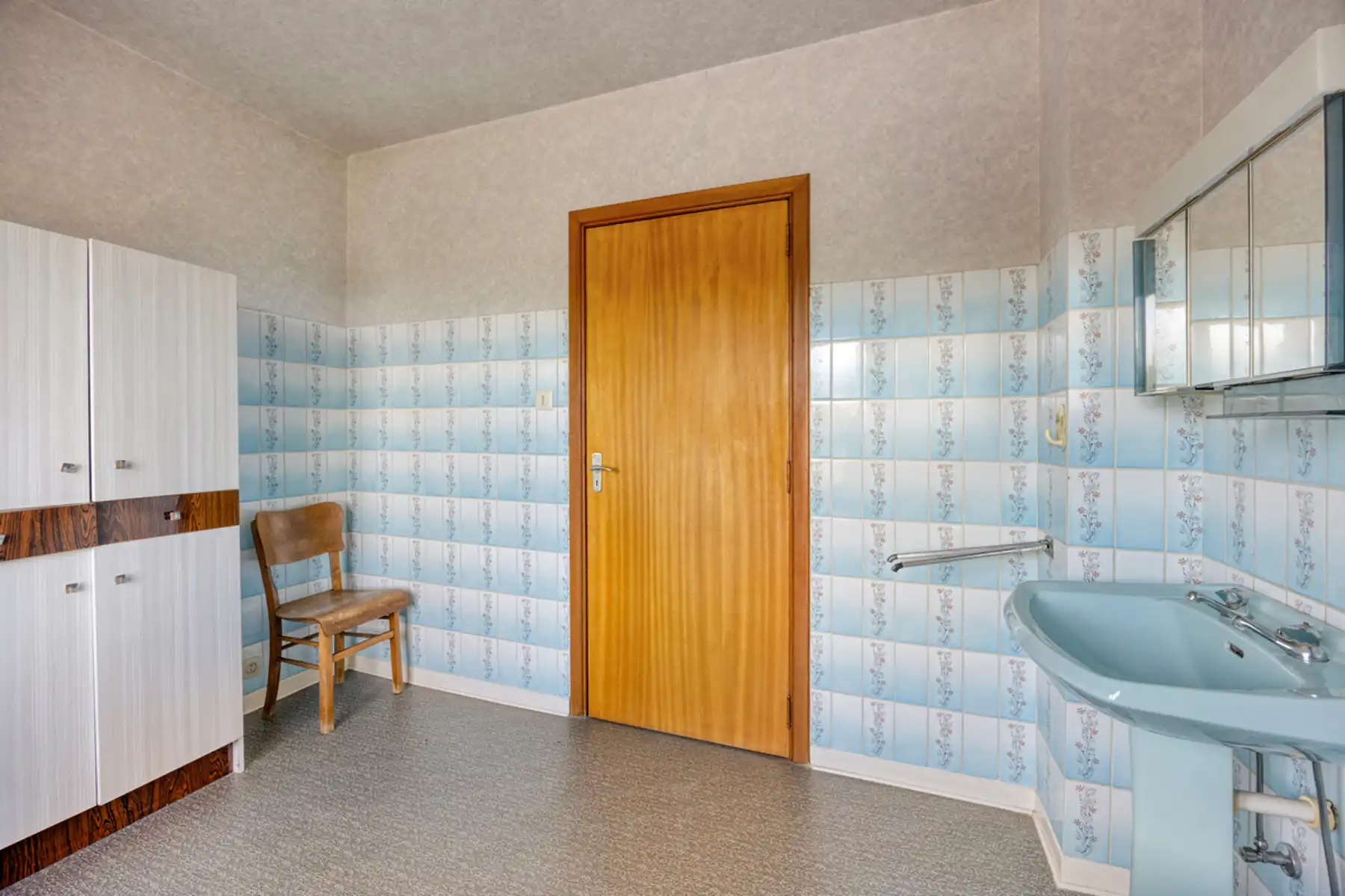IN OPTIE - Solide te renoveren burgerwoning mét doorgang in Opstal foto 18