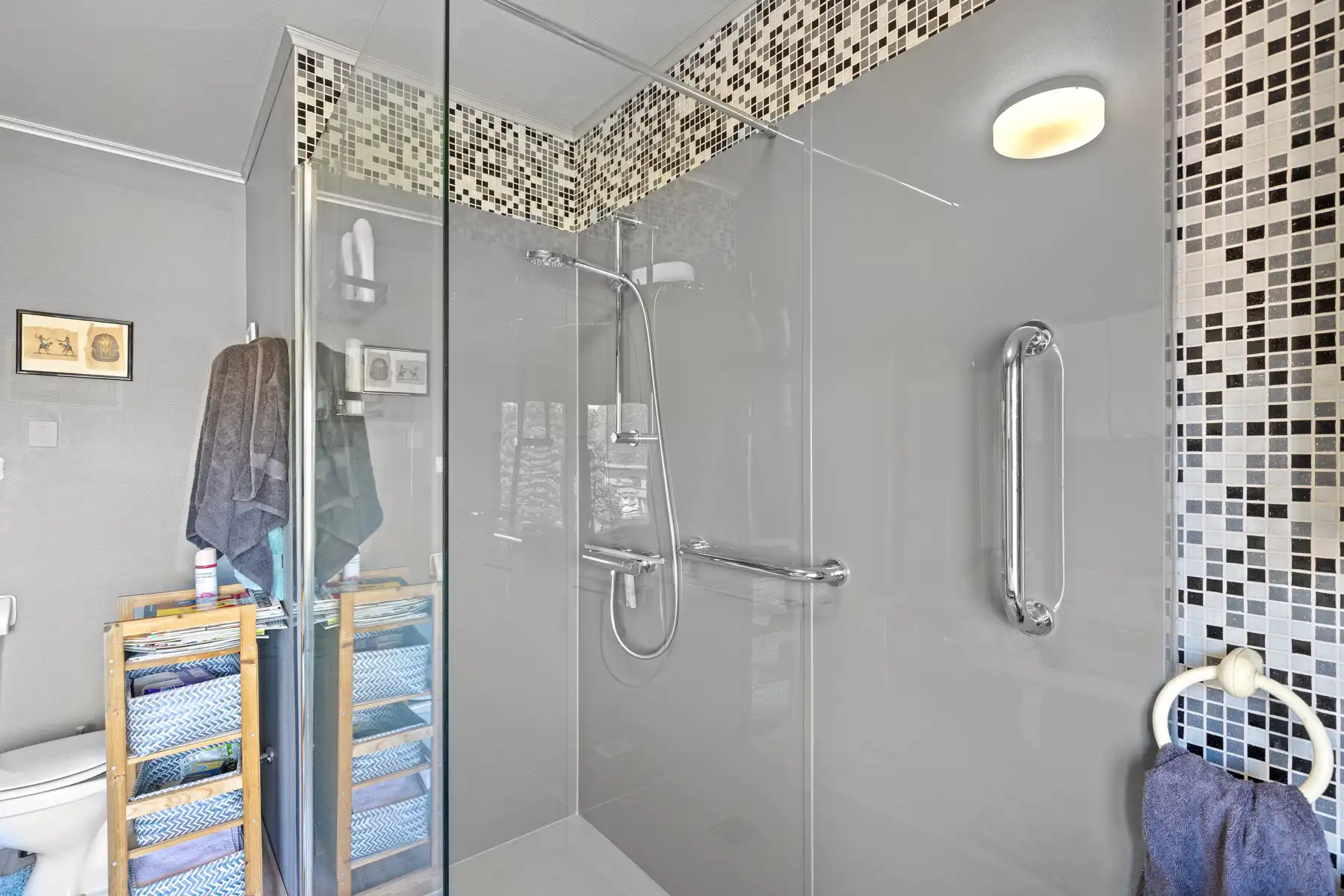 Handelsruimte met appartement op strategische ligging foto 10