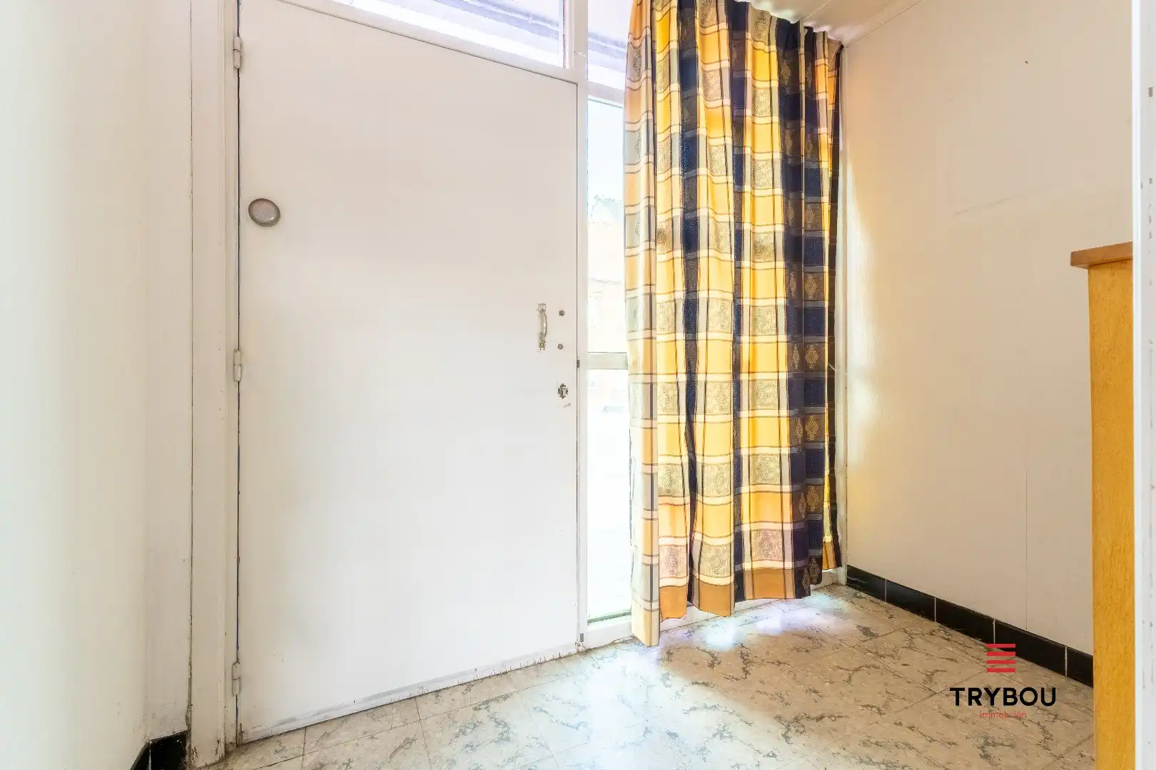 Gelijkvloerse woning met 2 garages in het centrum van Houthulst foto 12