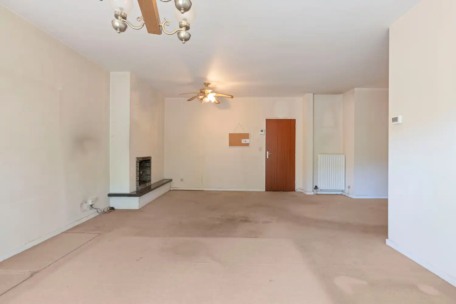 Te renoveren appartement (100m²) op 1ste verdieping met een uitstekende ligging aan de Hoogboomsteenweg in Kapellen! foto 4