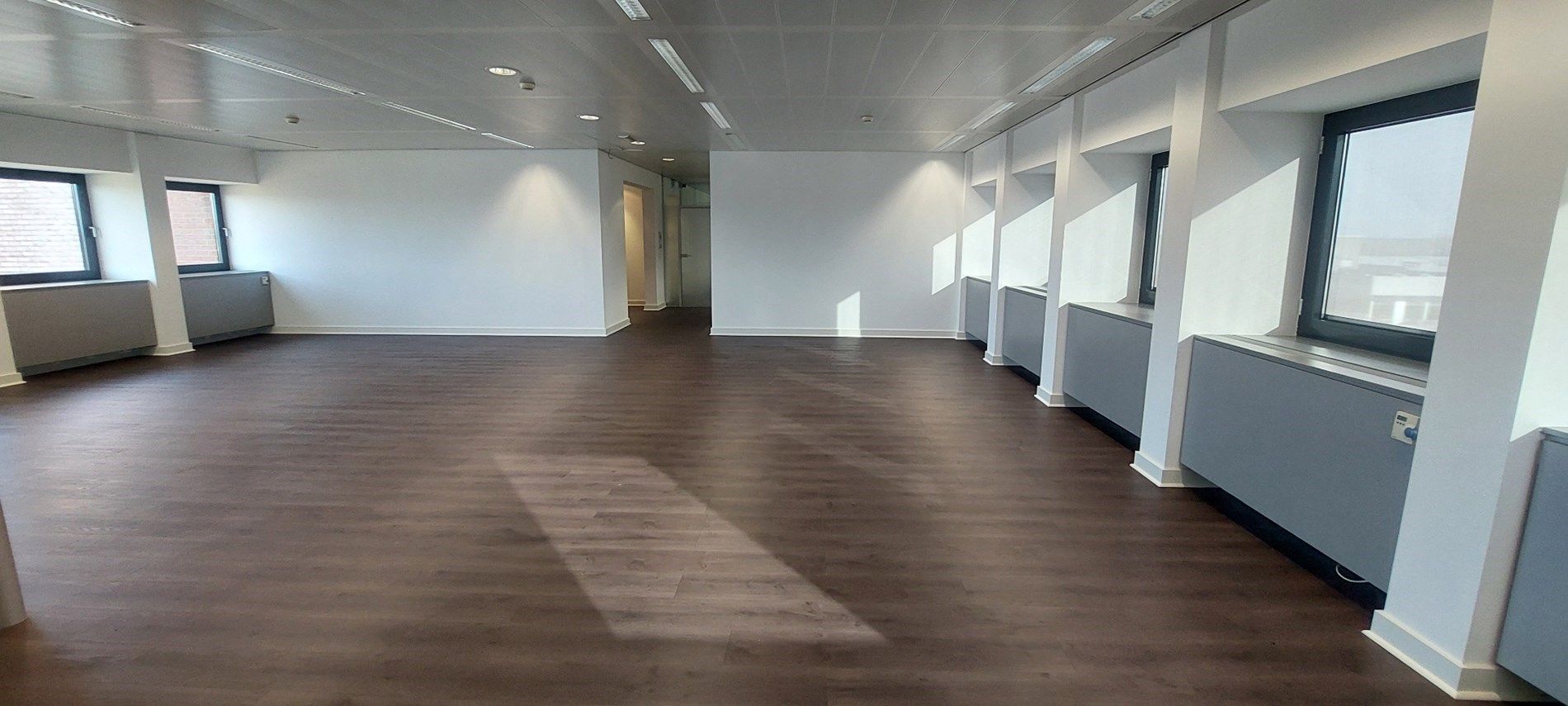 Kantoorruimte, 480m², parking, TOP-zichtlocatie   foto 7