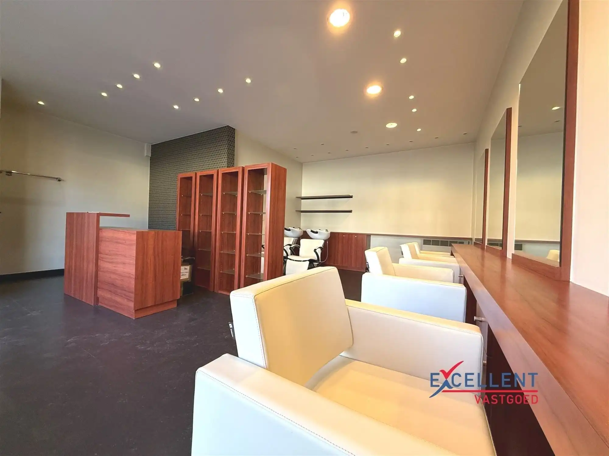 Multifunctioneel handelsgelijkvloers te Olsene te huur foto 2