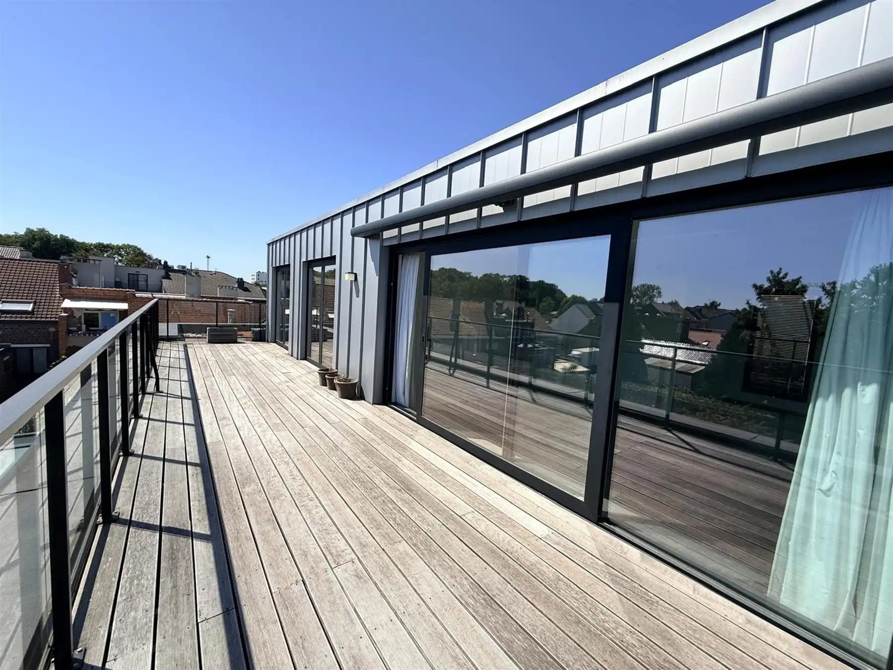 INSTAPKLAAR APPARTEMENT INCLUSIEF ONDERGRONDSE STAANPLAATS foto 2