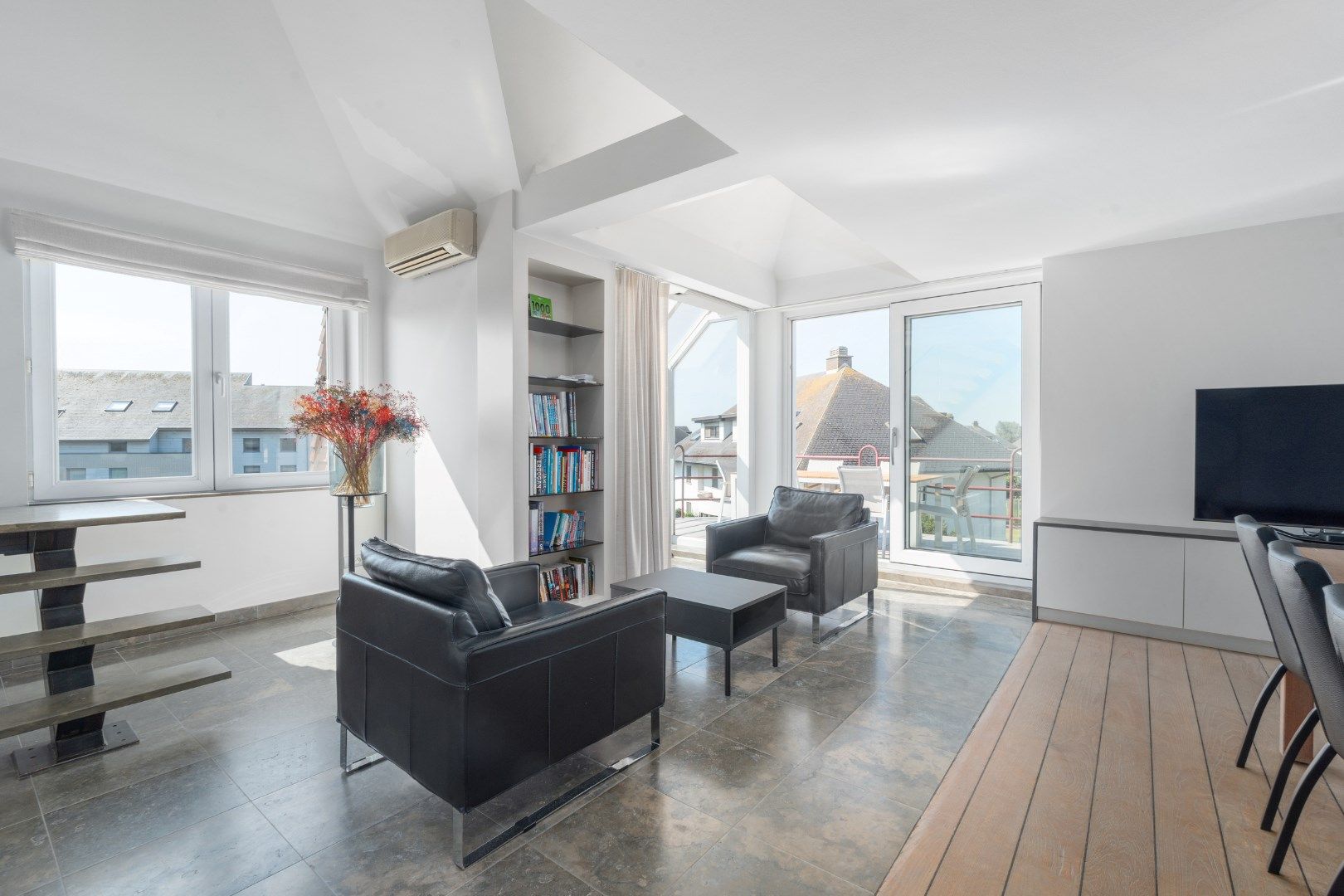 Zéér ruim en lichtrijk duplex appartement met zuidgerichte terrassen op topligging foto 6