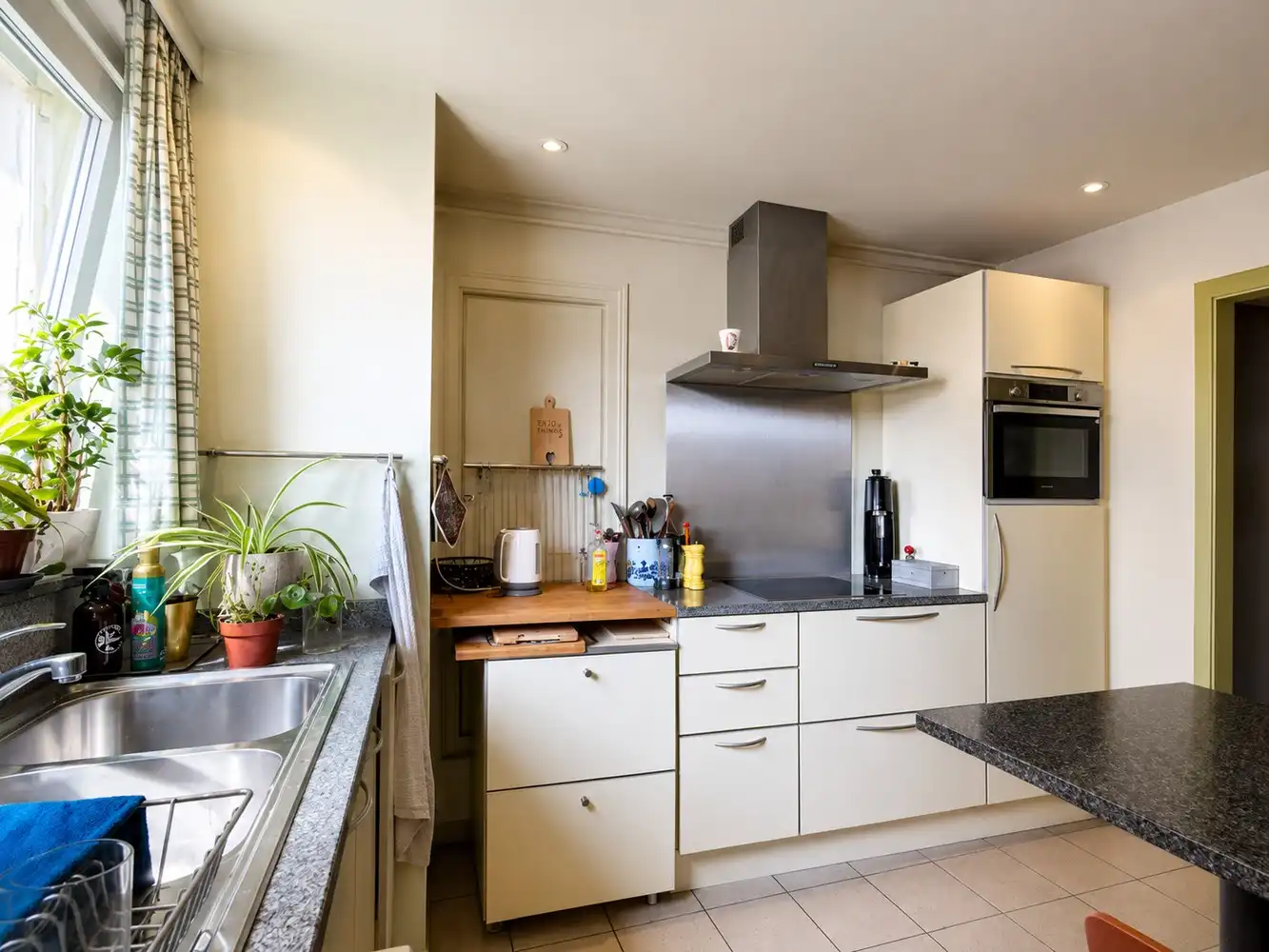 Energiezuinig twee slaapkamer appartement met mooi zicht over het Zuidpark foto 6