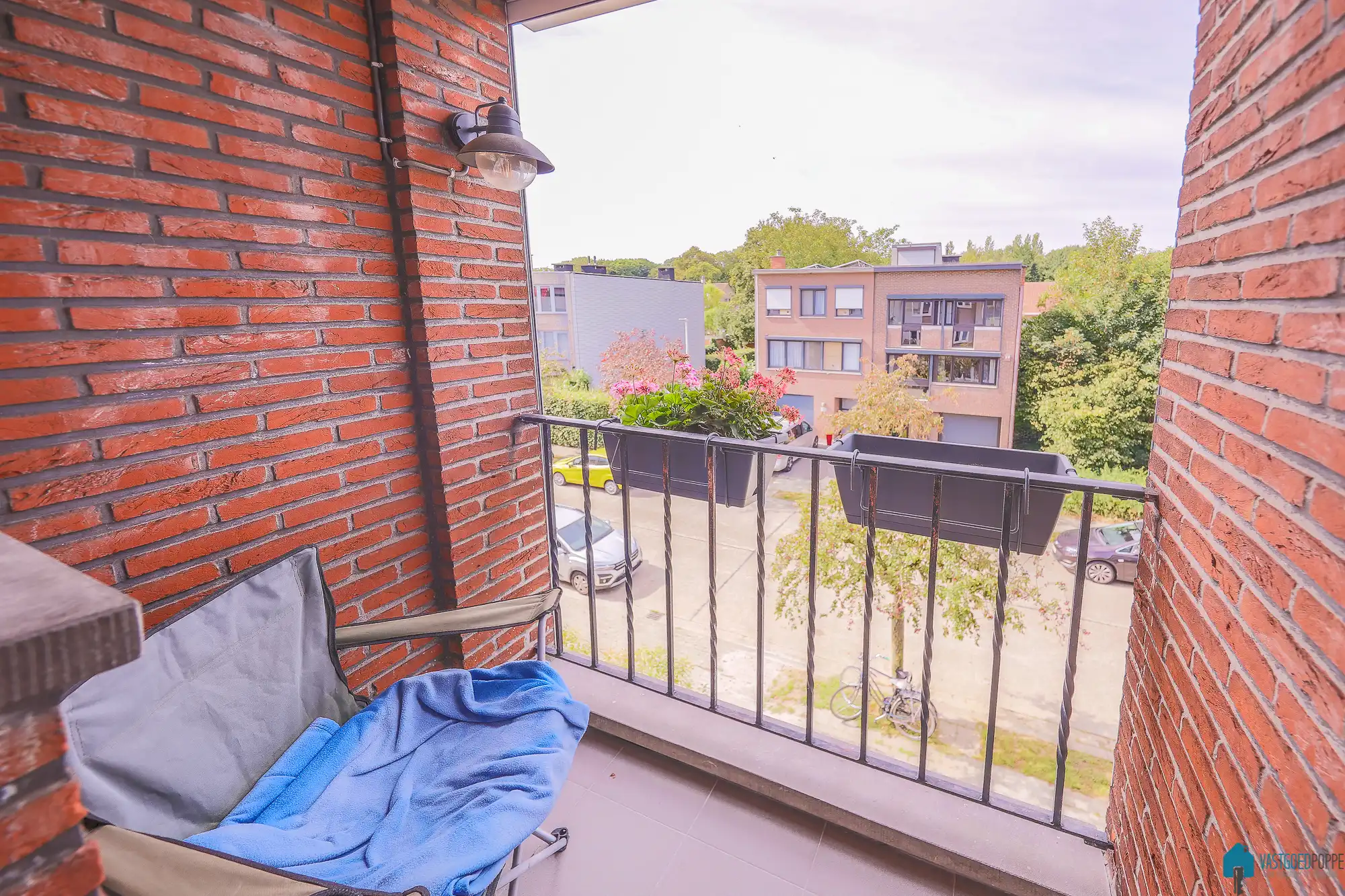 Gerenoveerd appartement met terras foto 8