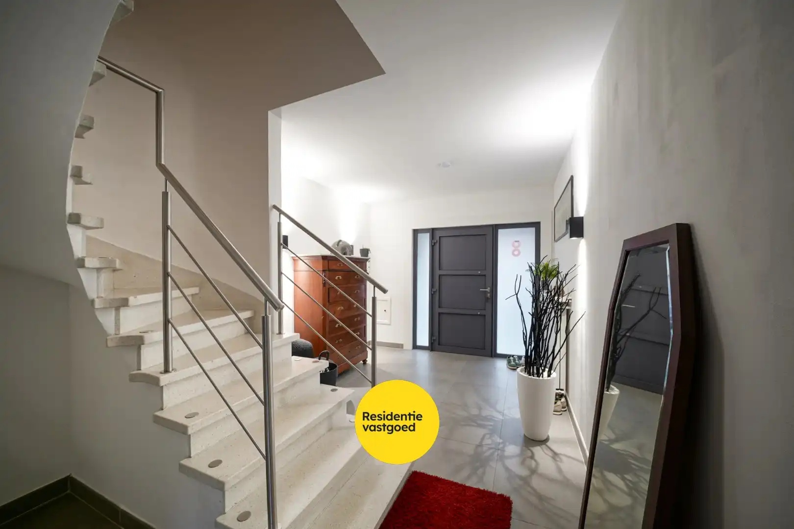 Ruime bel-étage woning met tuin en garage op rustige ligging te Bredene foto 5