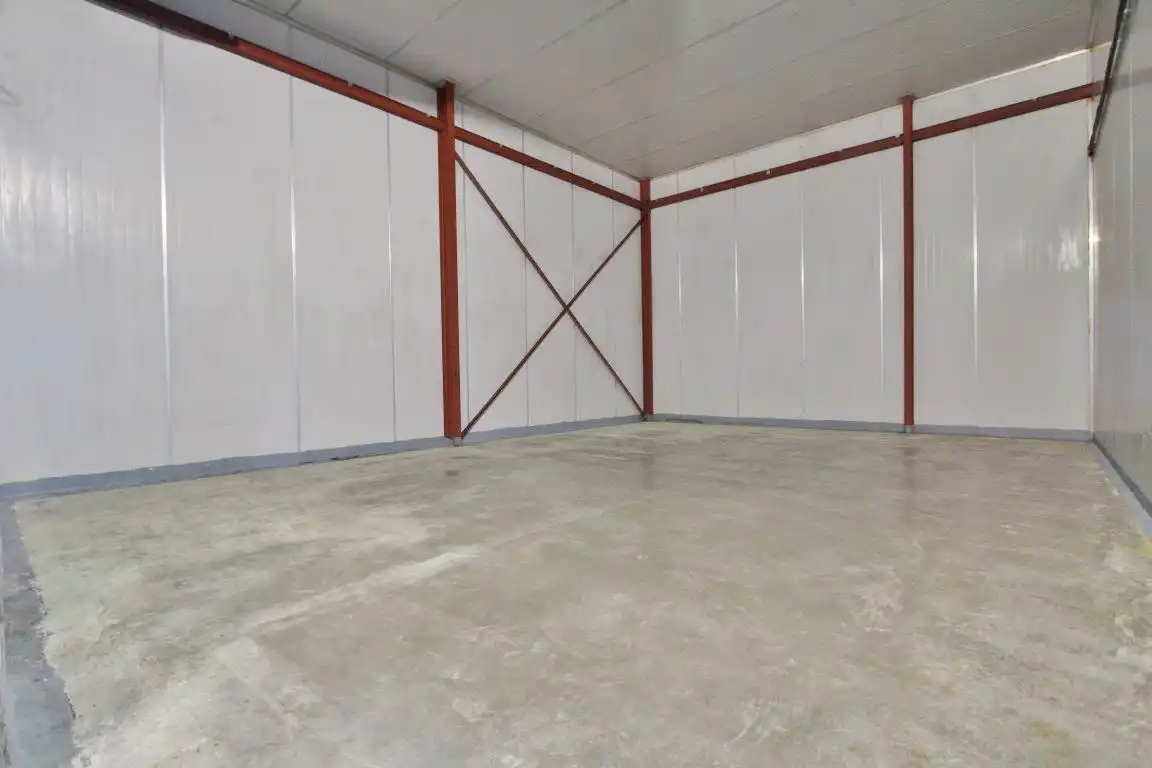 Ruime stockageruimte met frigoloodsen foto 3