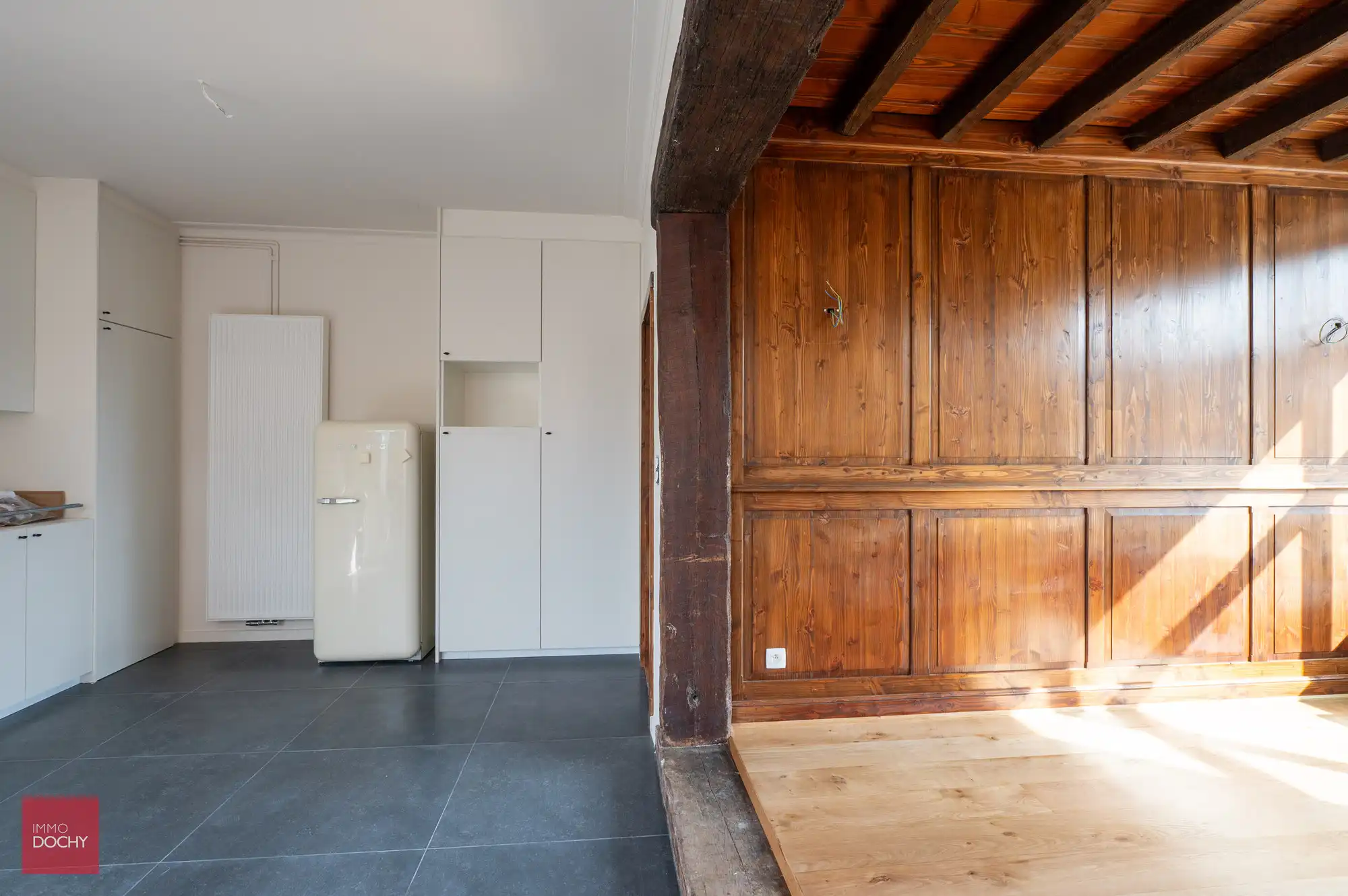 Volledig gerenovereerd herenhuis met garage foto 5