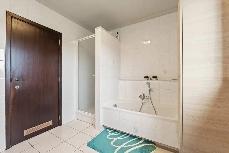 RUIME GELIJKVLOERSE GEZINSWONING OP EEN UITZONDERLIJK PERCEEL IN KORTENAKEN foto 25