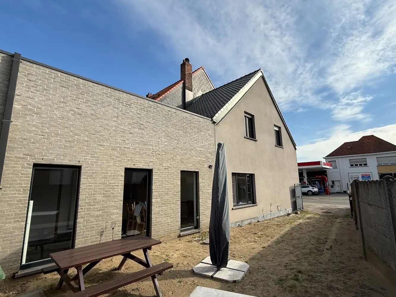 Instapklare gezinswoning te centrum Grobbendonk foto {{pictureIndex}}