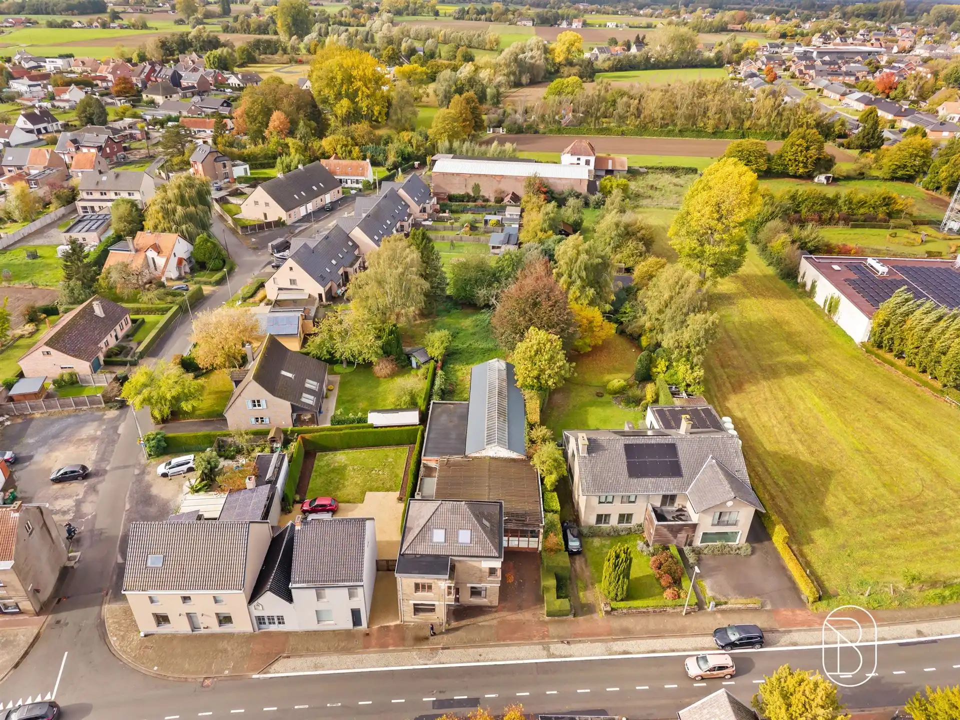 Commercieel gelegen woning met atelier (370m2) op 1198m2! foto 14