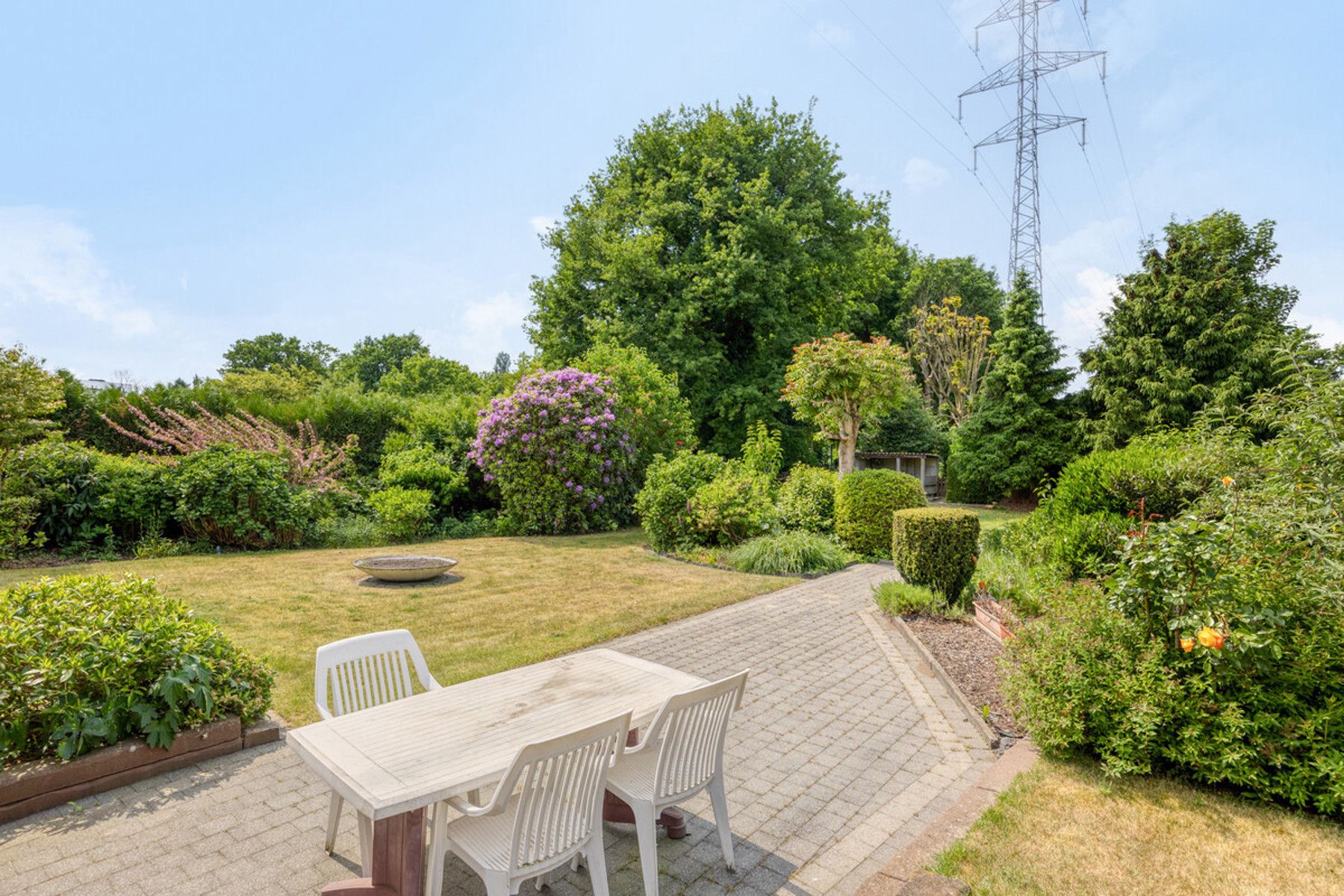 Charmante gezinswoning met 3 slaapkamers, 2 badkamers en ruime tuin op toplocatie. foto 28