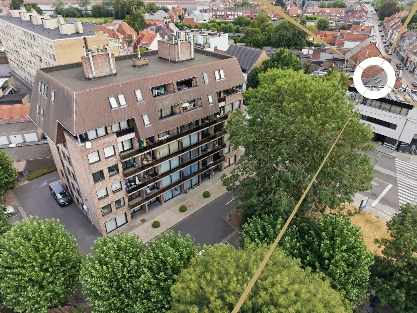 Lichtrijk gelijkvloers appartement in centrum Roeselare foto {{pictureIndex}}
