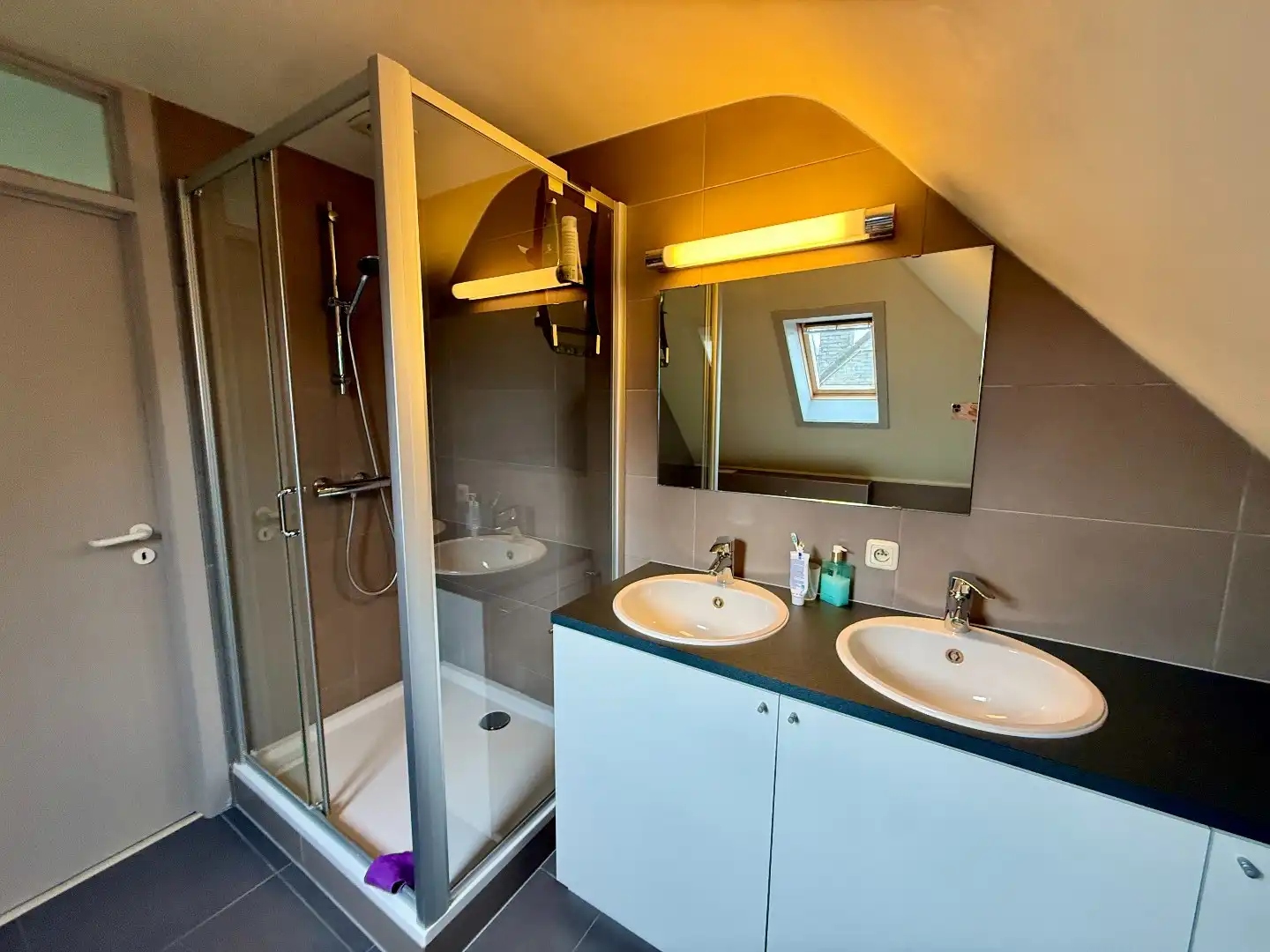 Rustig gelegen alleenstaande woning met mooi ingerichte tuin en 3 slaapkamers  foto 12