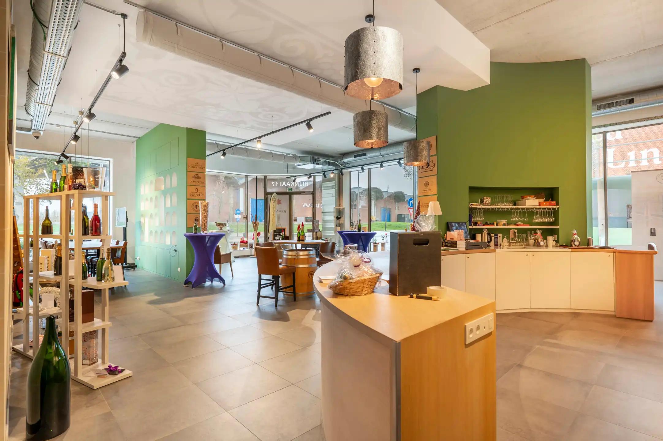 EILANDJE. Commerciële ruimte aan Red Star Line museum. foto 5