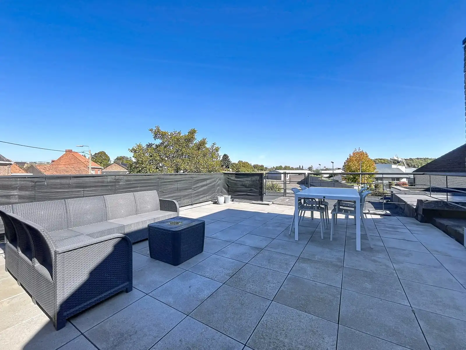 Instapklaar duplexappartement met ruim terras en parking! foto 14