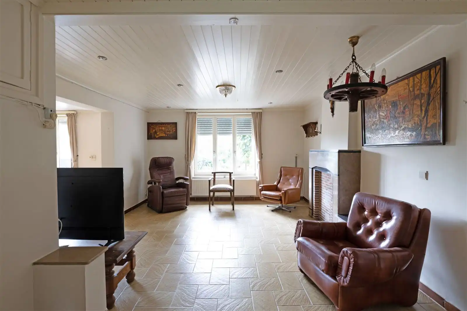 Prachtig gelegen te renoveren  Hoeve woning met stallingen en weides foto 6