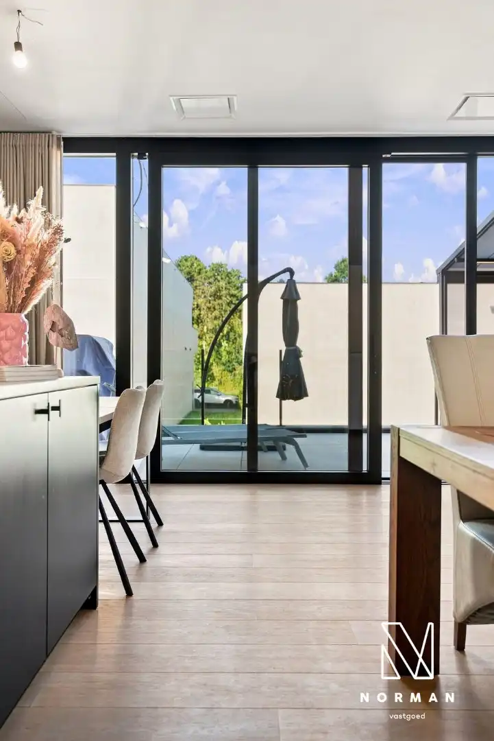 Bedrijfswoning op 1186 m² met luxueuze woonst. foto 28