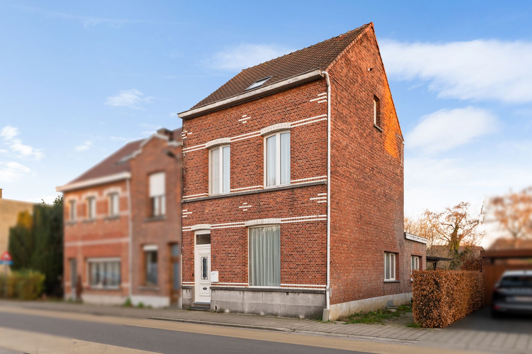 Karaktervolle gerenoveerde woning met 3 slaapkamers en tuin. foto {{pictureIndex}}