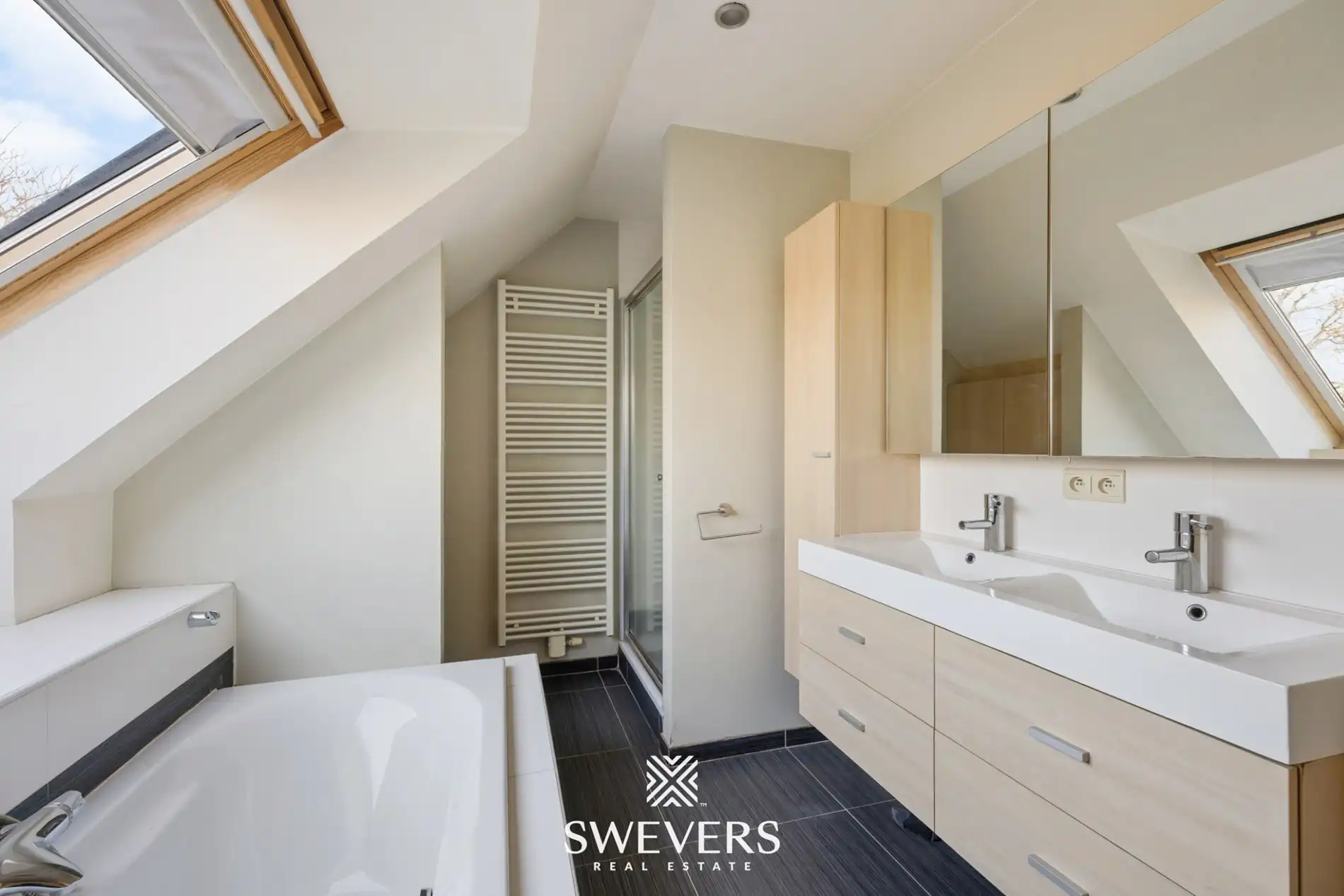 Karaktervol herenhuis met 6 slaapkamers, 2 badkamers en tuintje in Mol foto 22