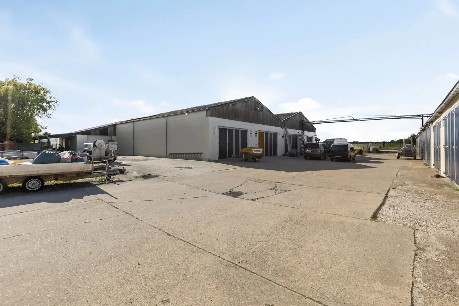 Twee percelen grond met loodsen te koop – Strategisch gelegen langs de Maastrichtersteenweg in Riemst foto 3