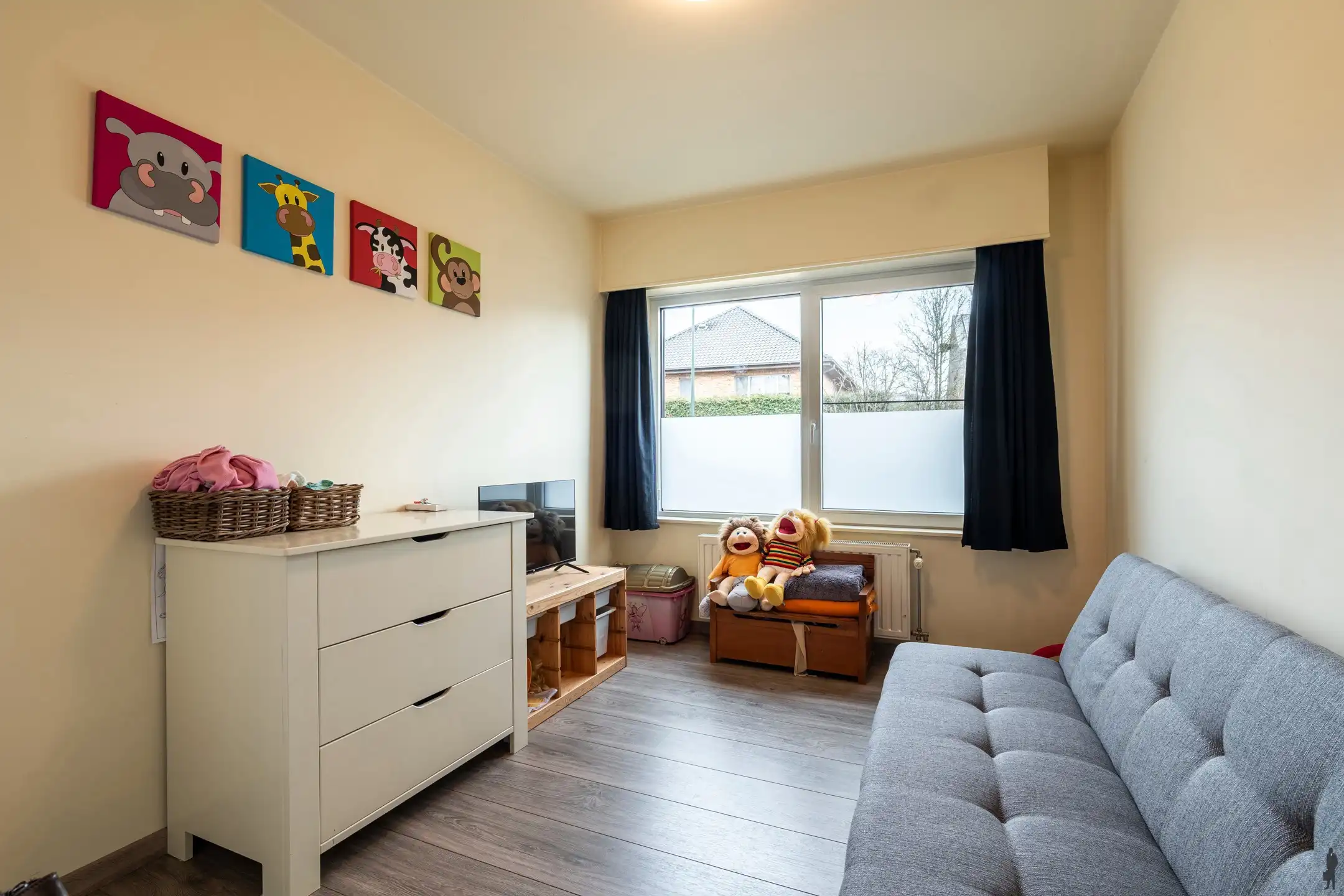 Ruime villa in rustige straat met prachtige zuid-west tuin foto 20