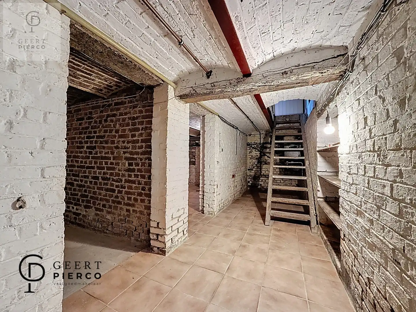 Eigentijdse woonst met ruime tuin foto 25