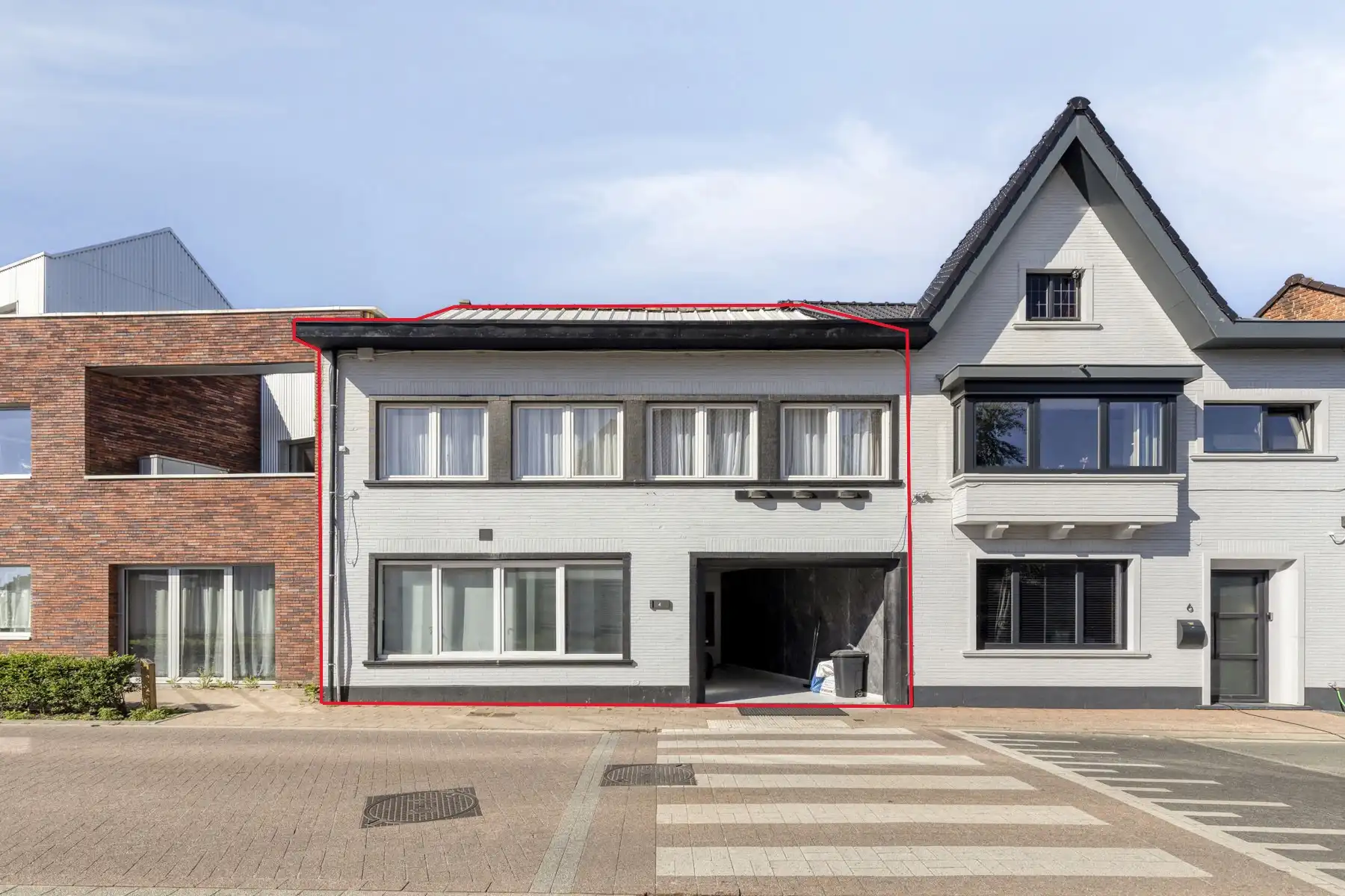 Ruime bel-etage met 4 slaapkamers en handelsruimte foto {{pictureIndex}}
