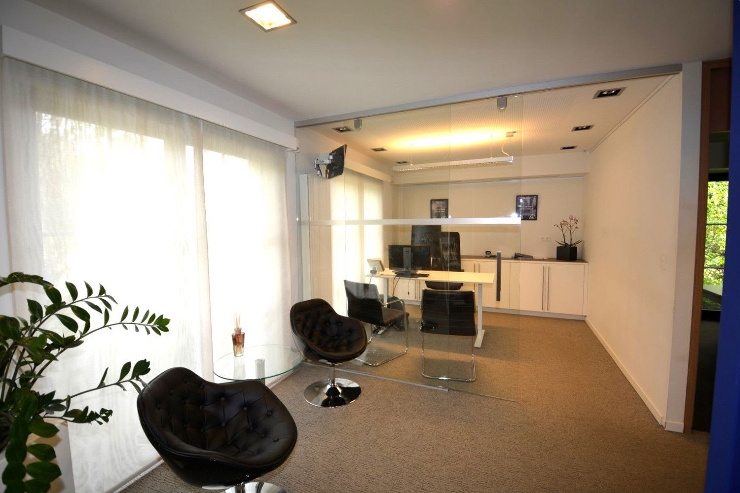 VERZORGD KANTOORGEBOUW MET PARKING! foto 11