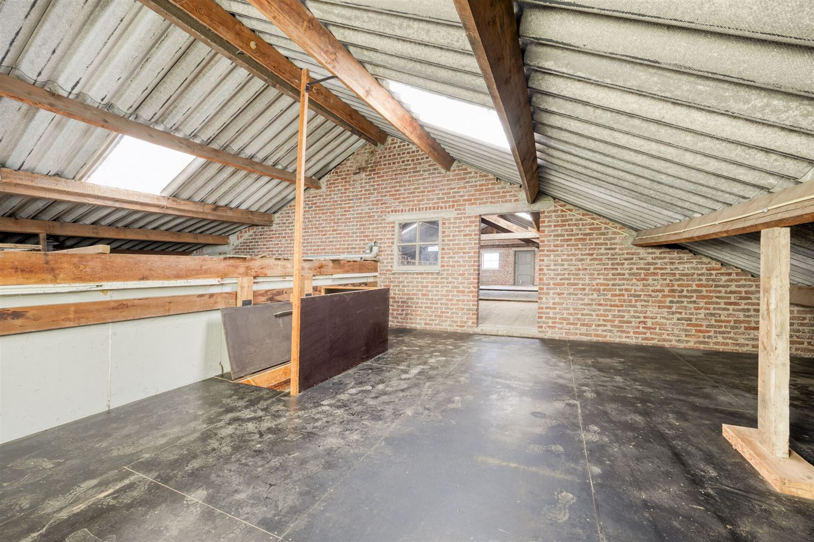 Woning met ruime loods te koop foto 37