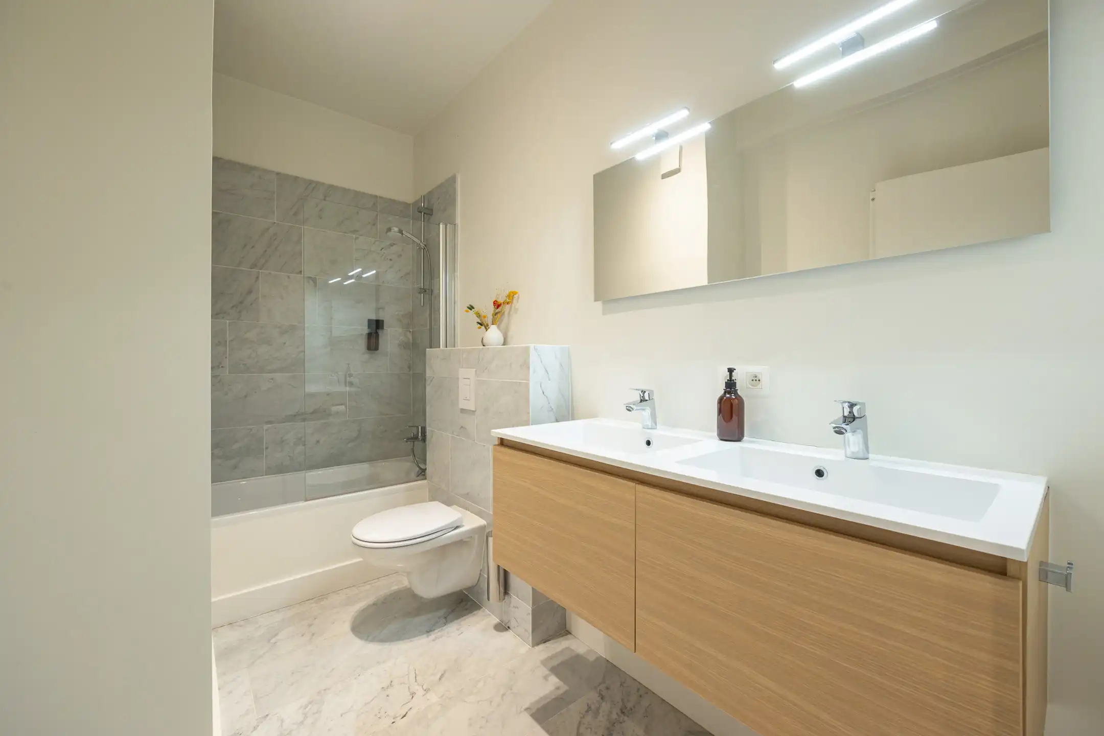 ANTWERPEN-ZUID - Ruim hoekappartement op het Zuid foto 5